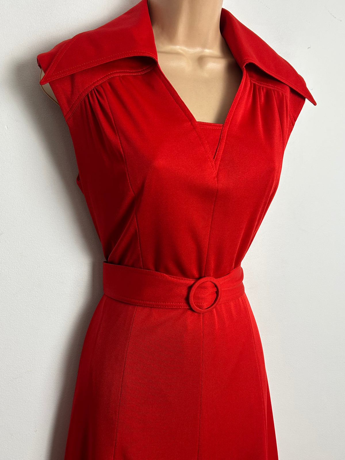 Vintage 1970s Size 12-14 Red Crimplene Sleeveless Dagger Collar Belted Maxi Dress