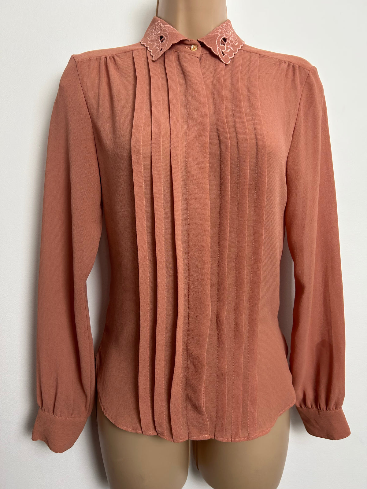 Vintage 1980s CAMPUS CASUALS Size 8-10 Dark Salmon Pink Pleated Detail Long Sleeve Blouse