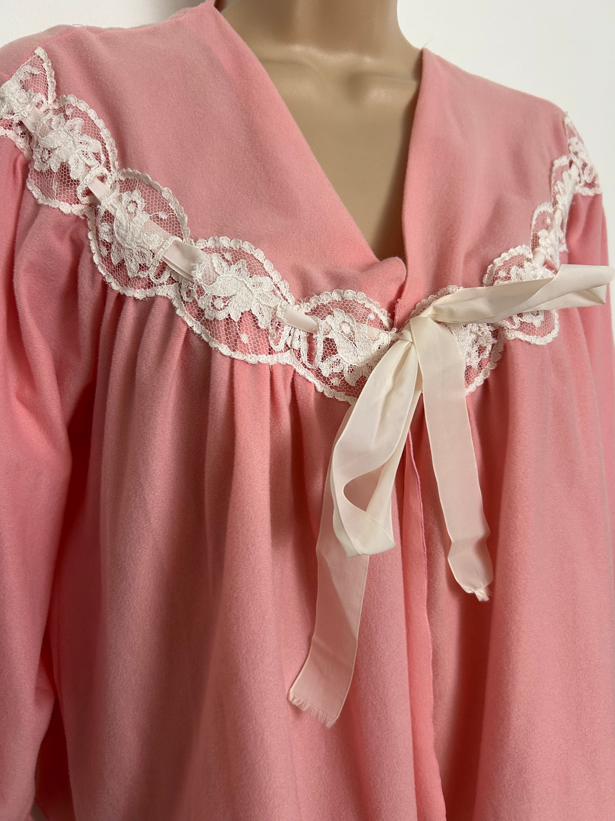 Vintage 1960s Size 10 Baby Pink & White Lace Trim Bri-Nylon Bed Jacket With White Tie