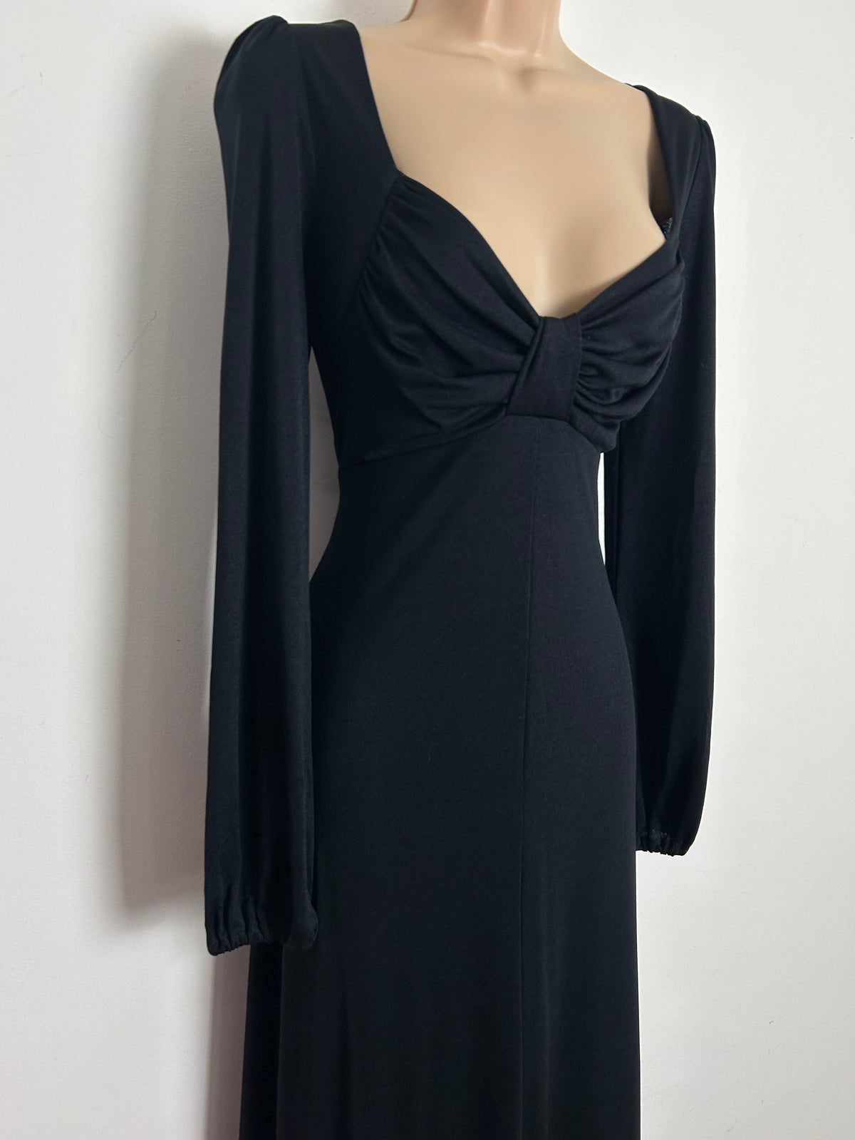 Vintage 1970s ZANIE Size 10-12 Black Sweetheart Neckline Long Sleeve Maxi Dress