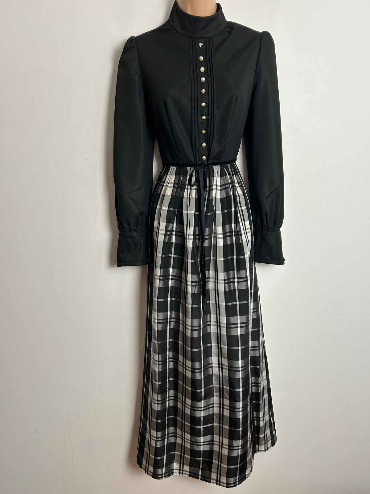 Vintage 1970s UK Size 6 Black White & Grey Check Print Long Sleeve Maxi Dress