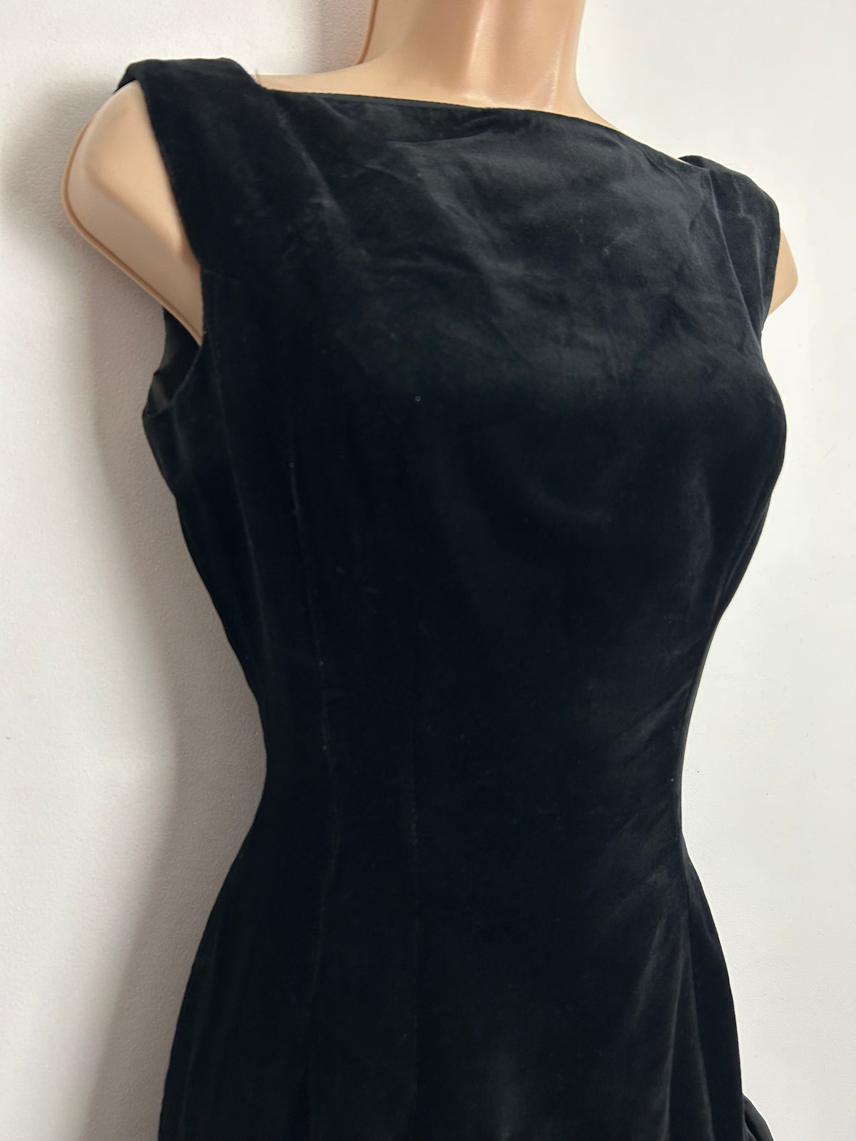 Vintage 1960's DEMI DRESS UK Size 8 Black Velvet & Acetate Bow Back Fitted Wiggle Party Dress