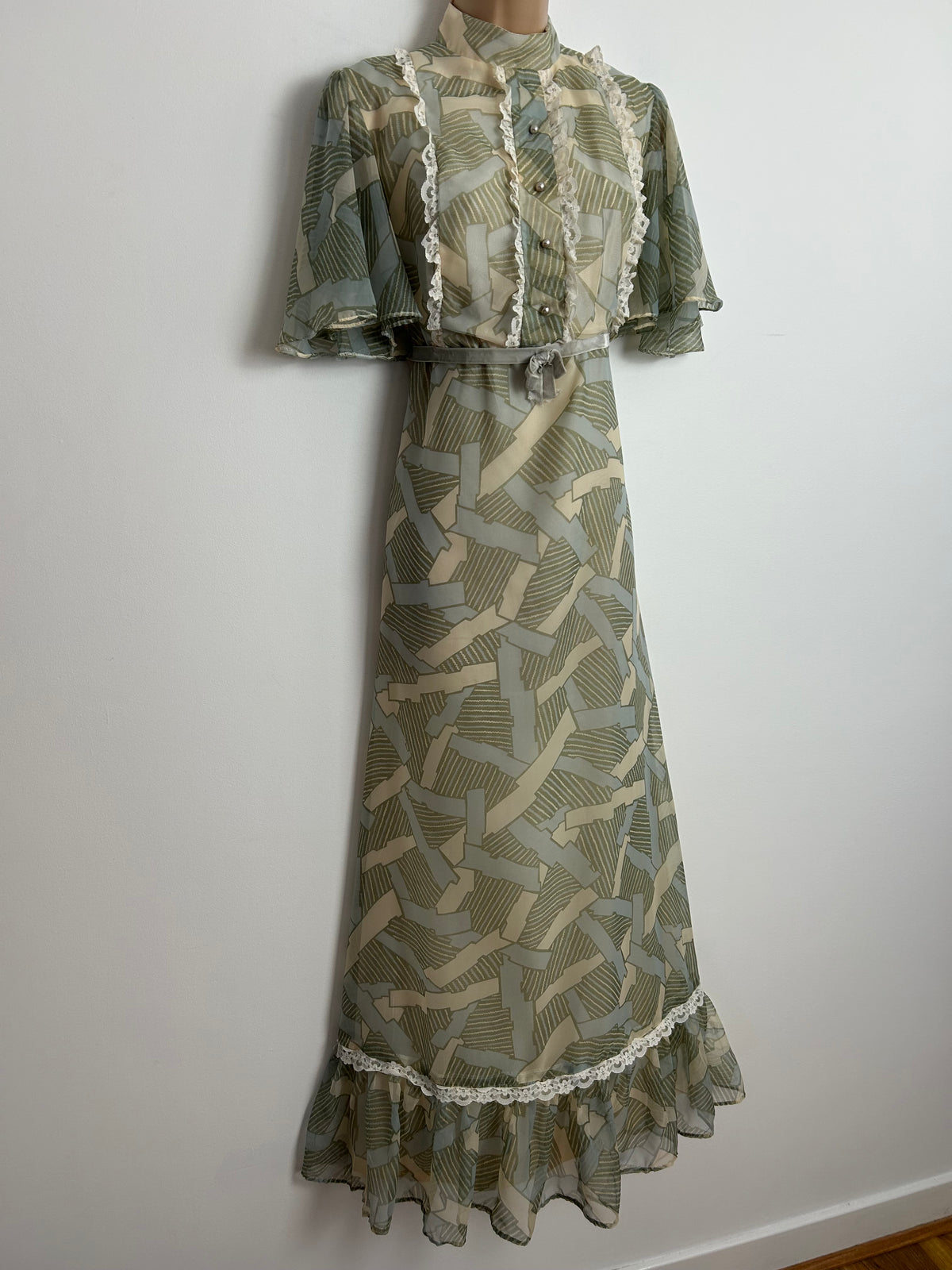 Vintage 1970s Size 8-10 Pretty Sage Green Abstract Print Lace Trim Prairie Boho Maxi Dress