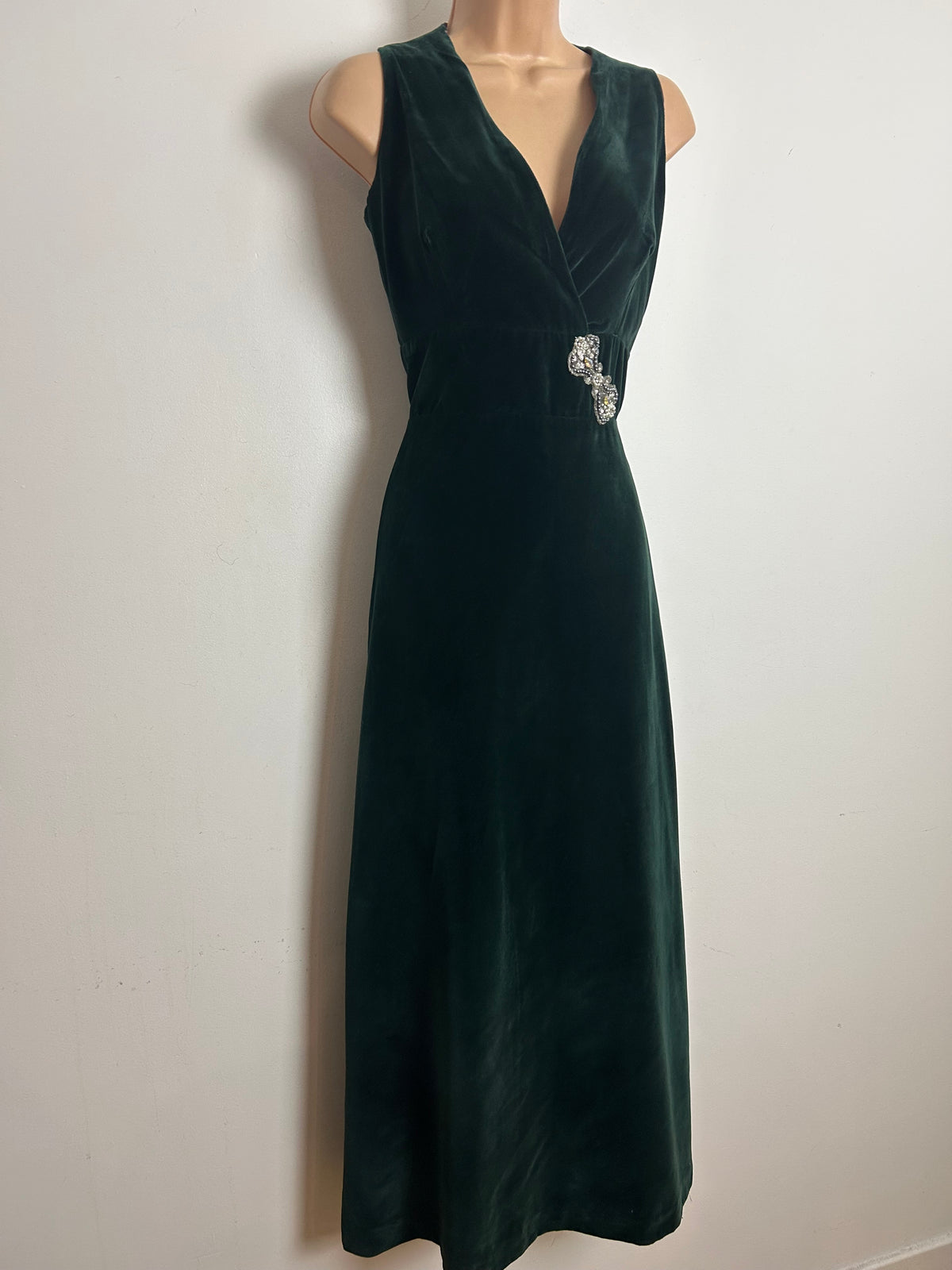 Vintage 1960s Size 10 Beautiful Forest Green Velvet Beaded Applique Evening Maxi Dress