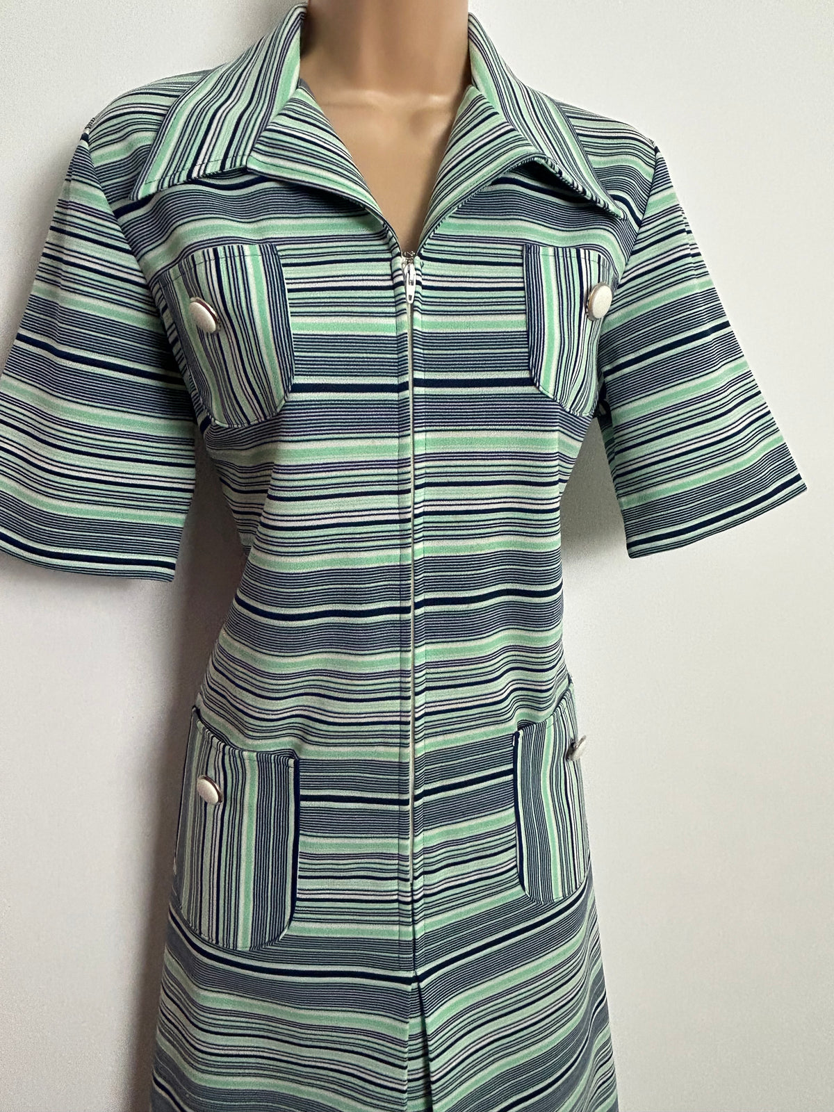 Vintage 1970s MISS JEANNIE Size 14 Navy Blue Green & White Stripe Print Pocket Detail Zip Front Shift Mod Dress