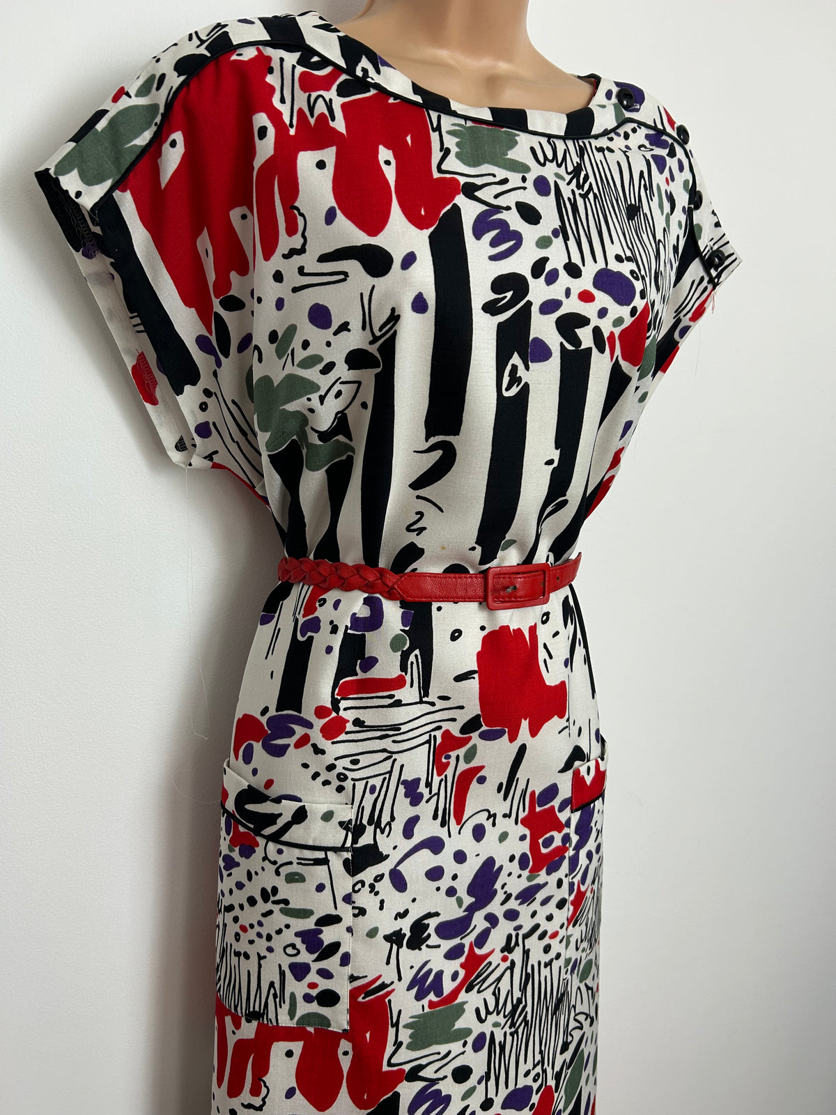 Vintage 1980s Size 16 White Red Black Purple Abstract Print Belted Straight Fitting Day Dress