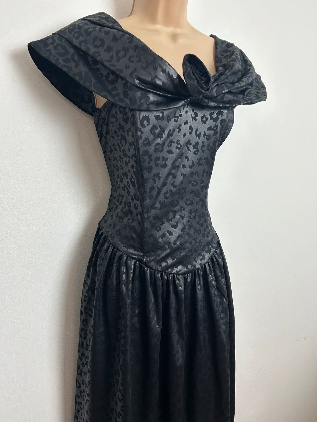 Vintage 1980s Size 10-12 Black Wet Look Animal Leopard Print Bardot Style Party Prom Dress