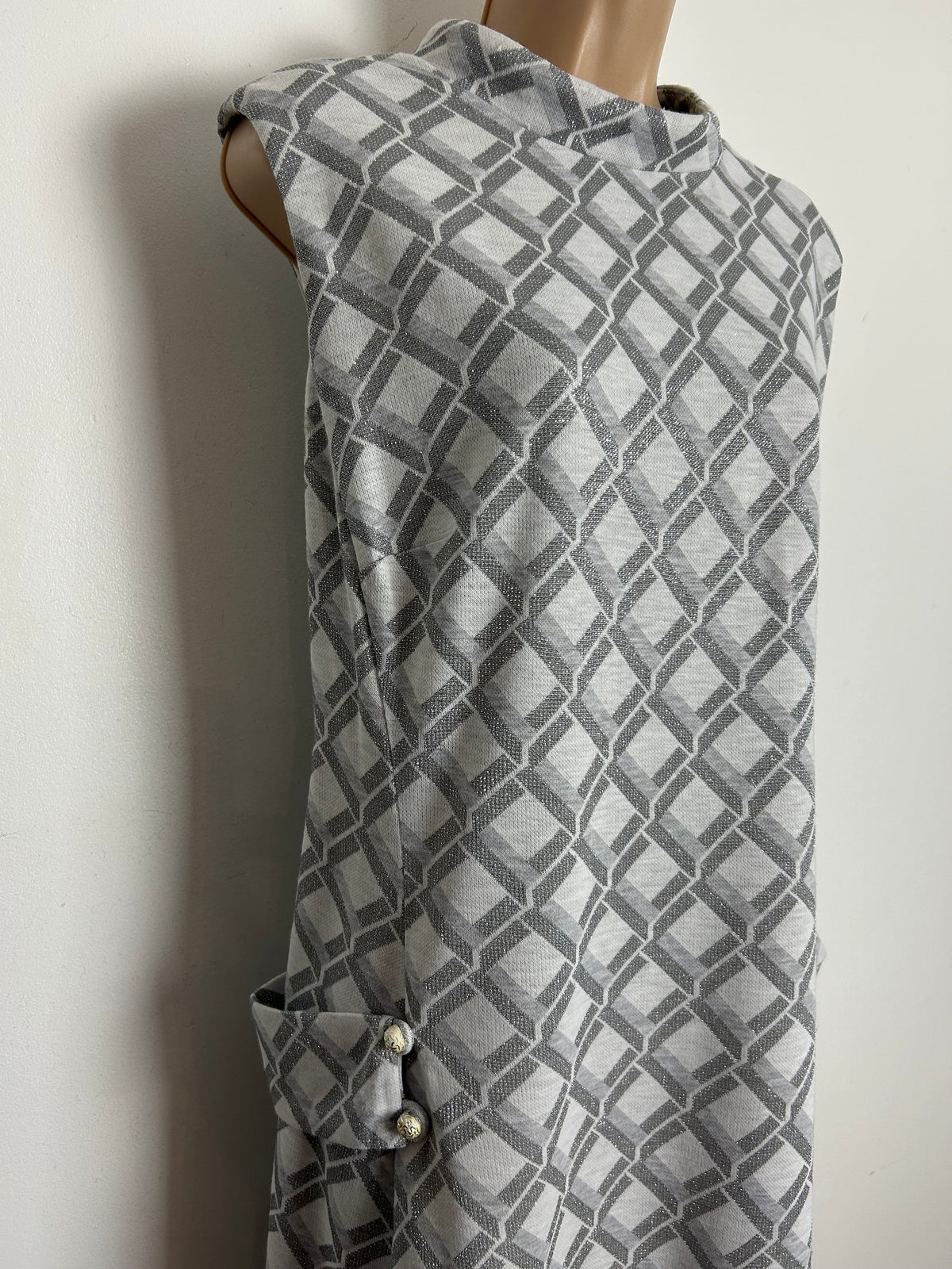 Vintage 1960s PHILIP KUNICK Size 16 Silver & White Op Art Cube Print Mod Shift Dress