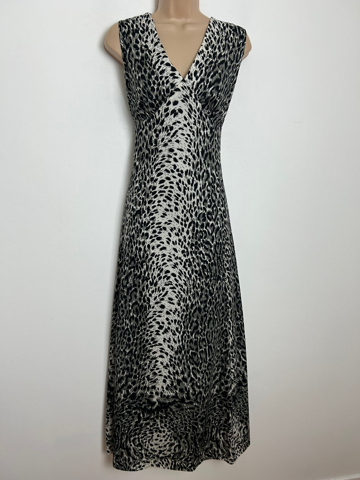 Vintage 1970s Size 8 Grey & Black Animal/Leopard Print Sleeveless Max Dress