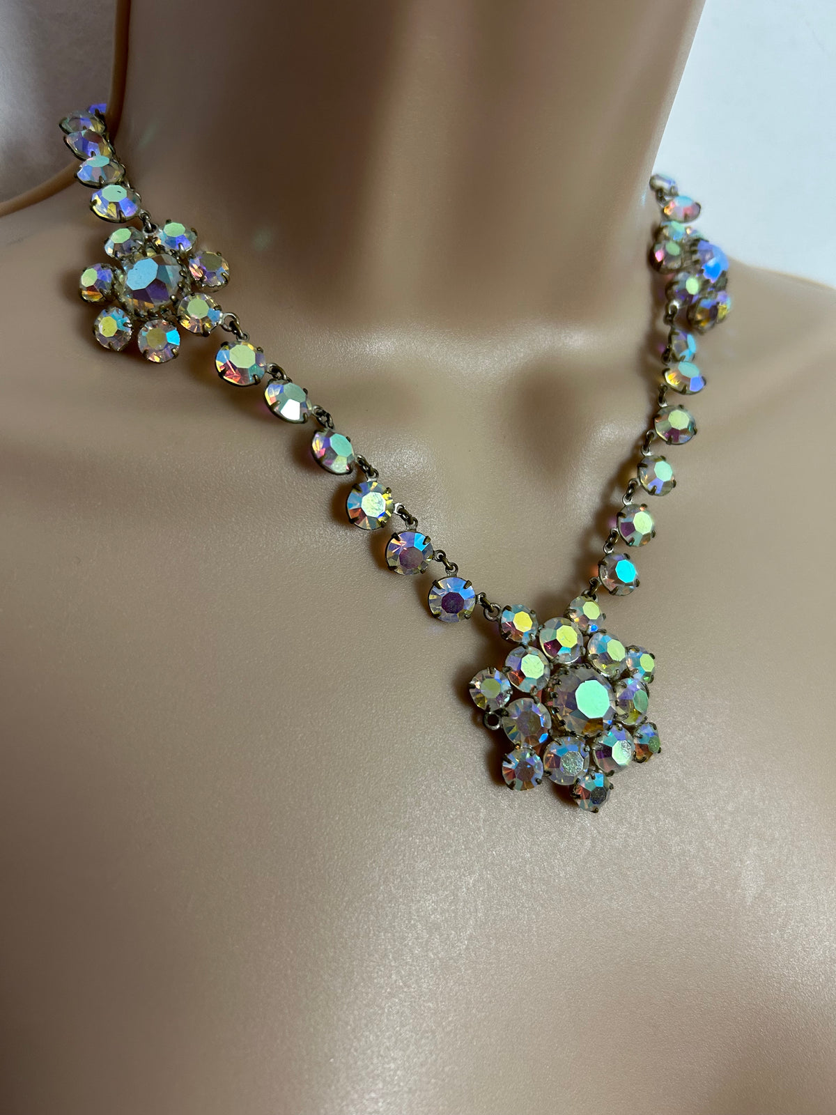 Vintage 1960s Beautiful Iridescent Aurora Borealis Diamante Glass Flower Necklace