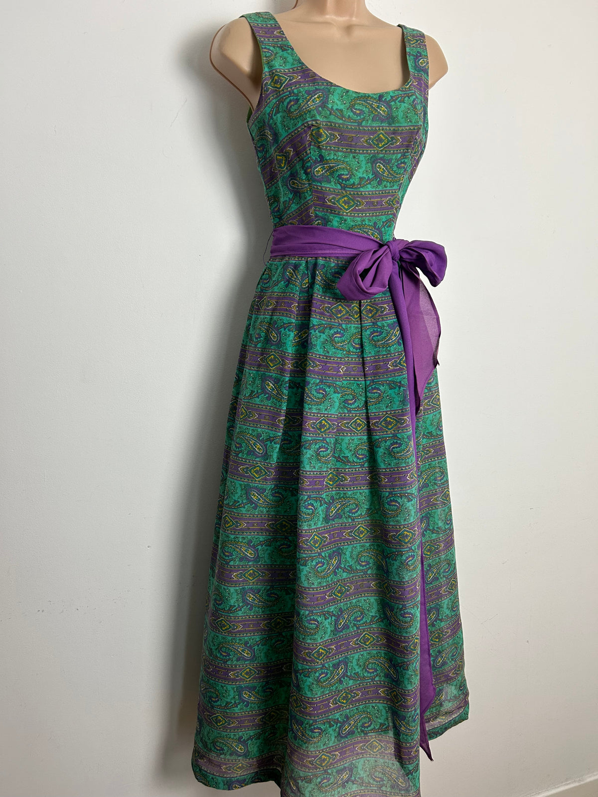 Vintage 1970s Size 6 Green & Purple Paisley Print Cotton Mix Belted Pleated Maxi Dress