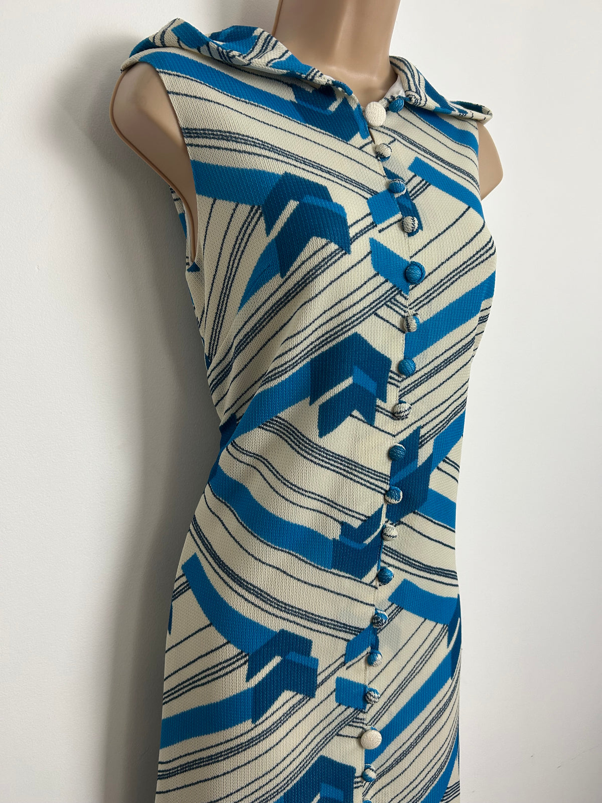 Vintage 1970s Size 8-10 White Blue & Teal Abstract Stripe Print Hooded Sleeveless Column Maxi Dress