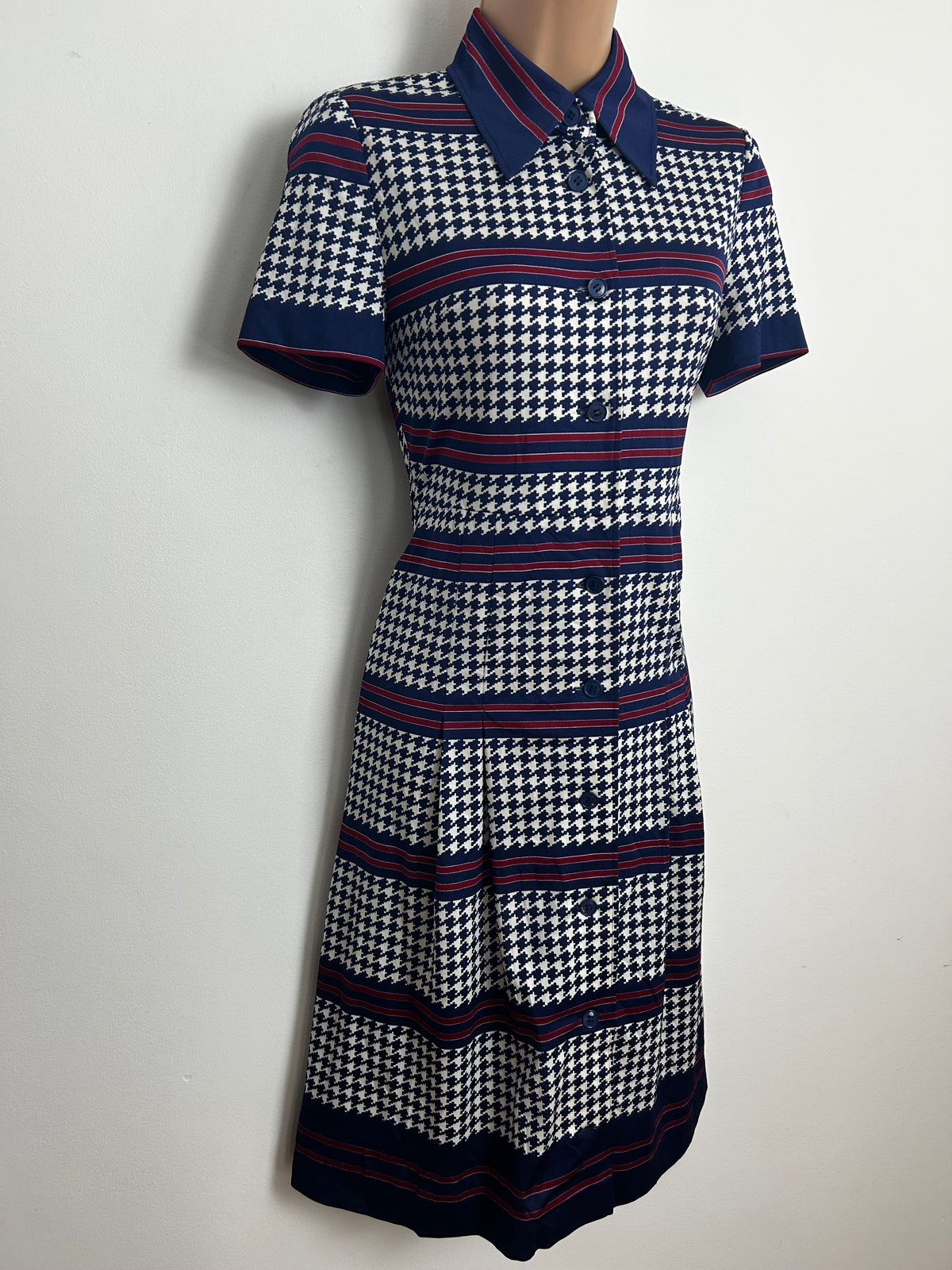 Vintage 1970s Size 8 Navy Blue White & Dark Red Dogstooth Check & Stripe Print Day Dress
