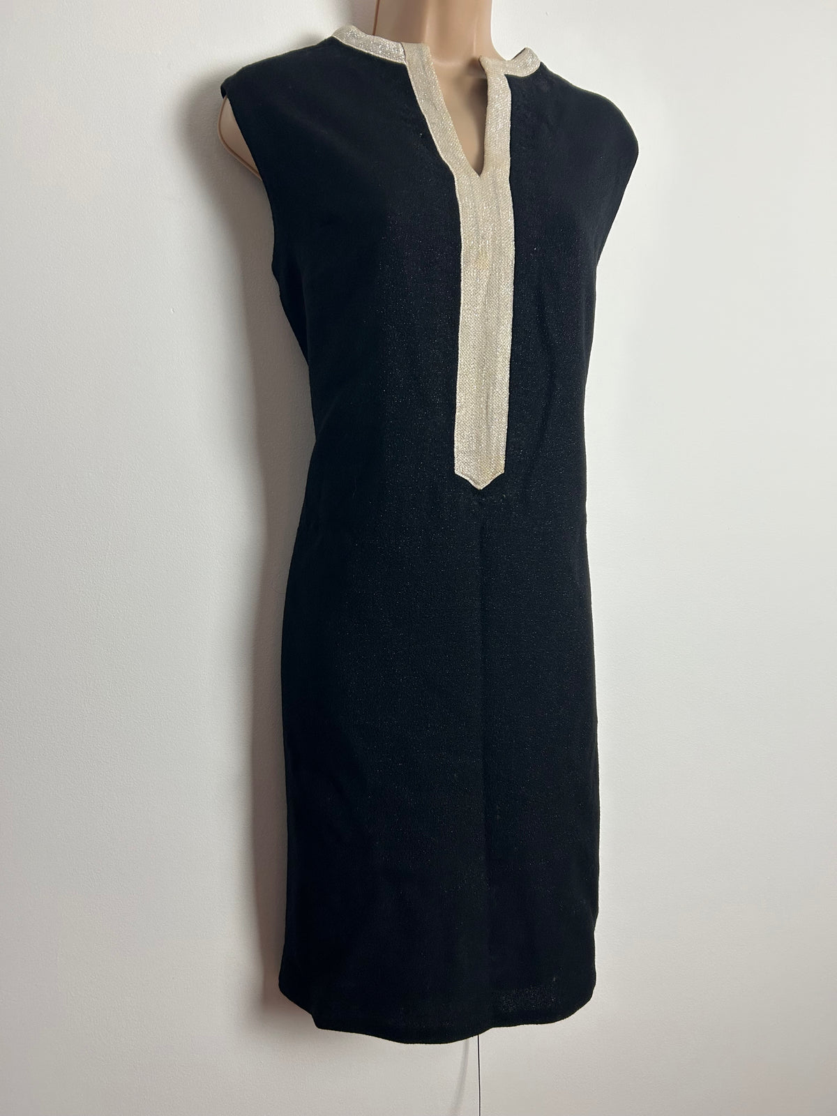 Vintage 1960s UK Size 12-14 Black Notch Neck Sleeveless Glittery Mod Shift Dress