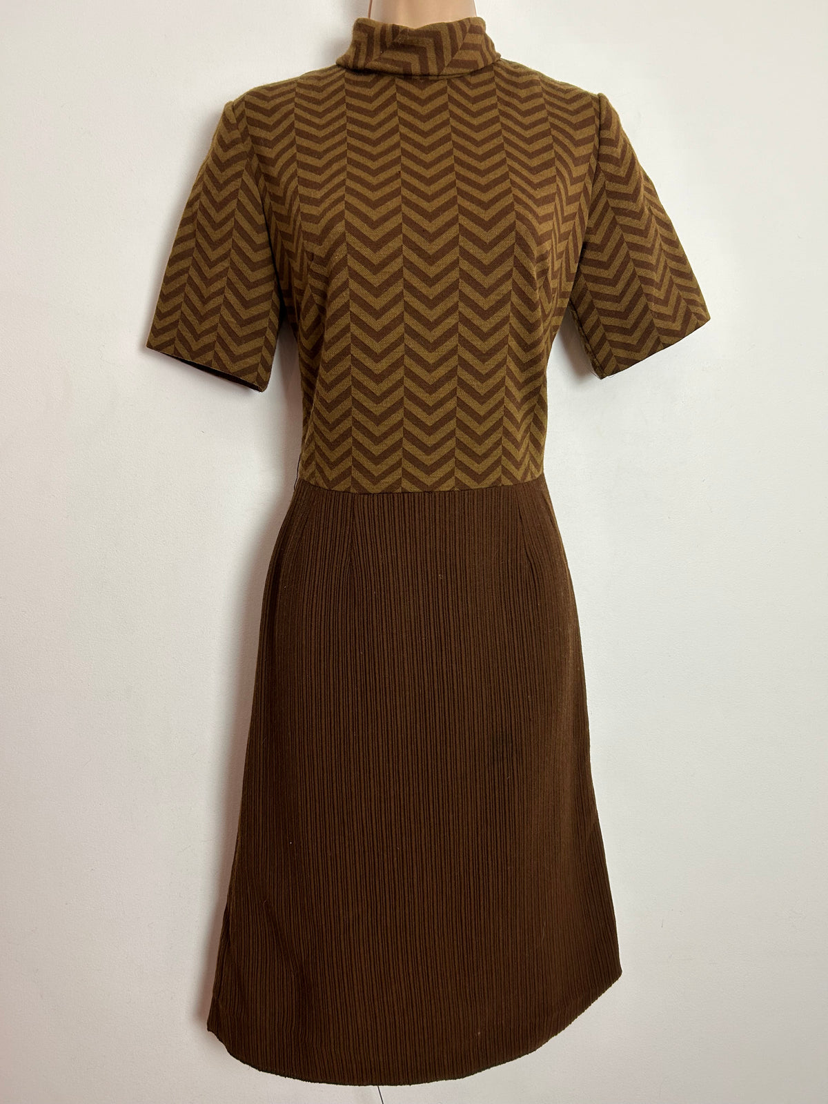 Vintage 1960s SHUBETTE OF LONDON UK Size 8 Brown Tones Wool Mix Zig Zag Stripe Mod Dress