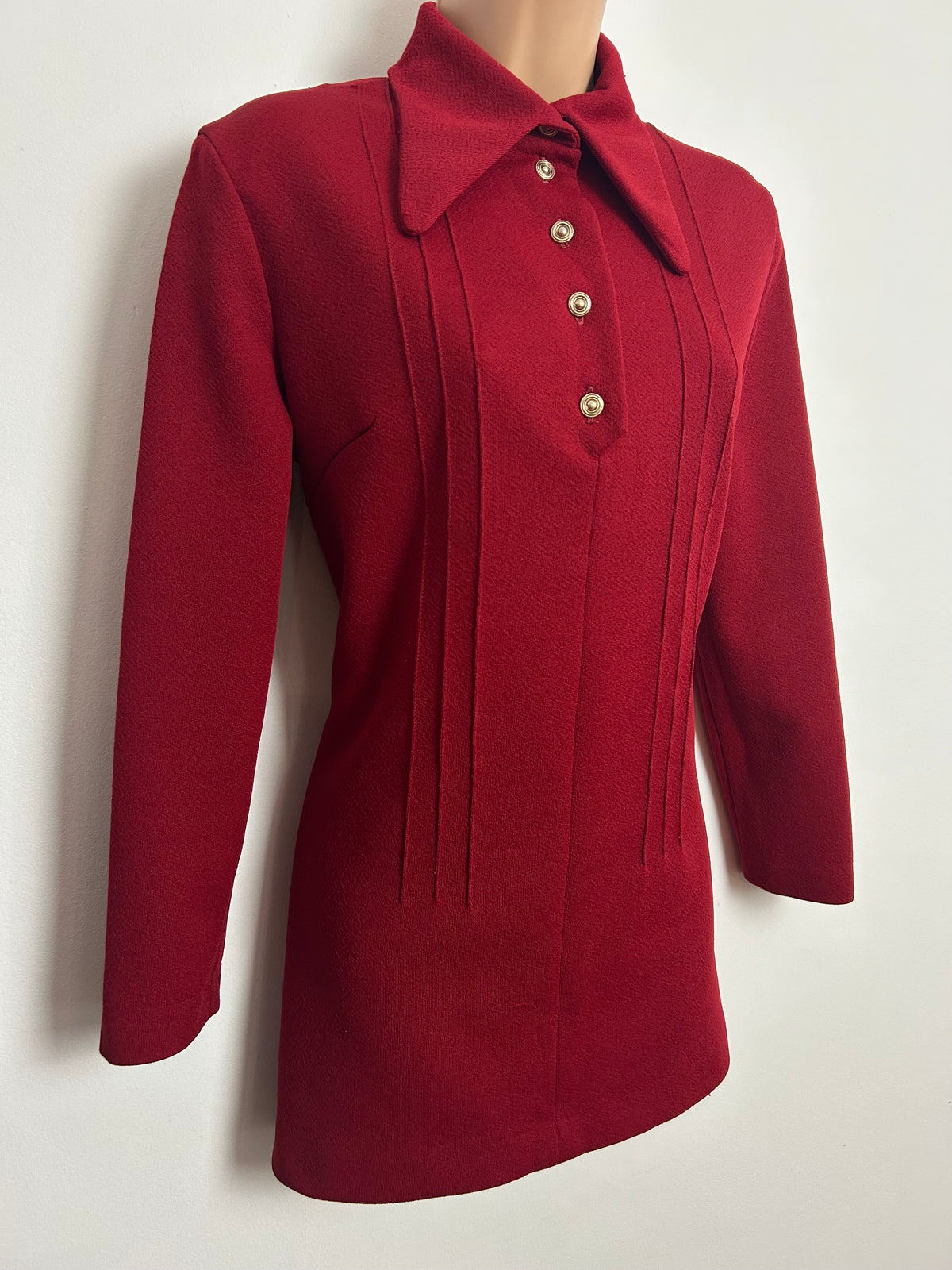Vintage 1960s Size 10-12 Dark Red Dagger Collar Pintuck Pleat Detail Micro Mini Shift Dress