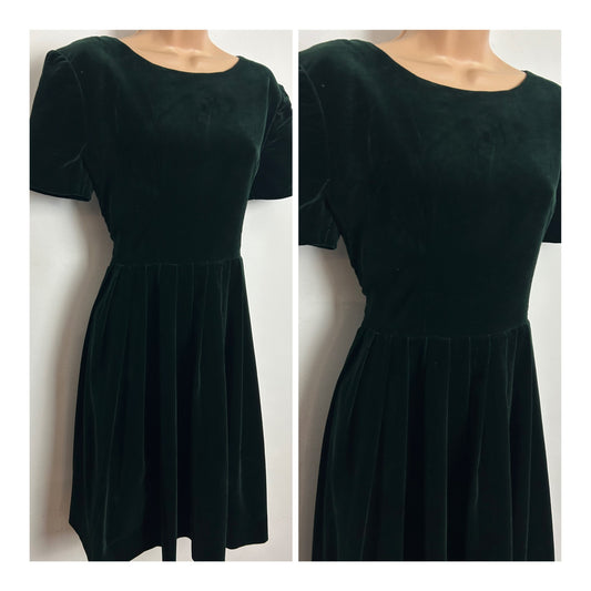 Vintage 1960s Size 12 Bottle Green Velvet Short Sleeve Pleated Xmas Dress