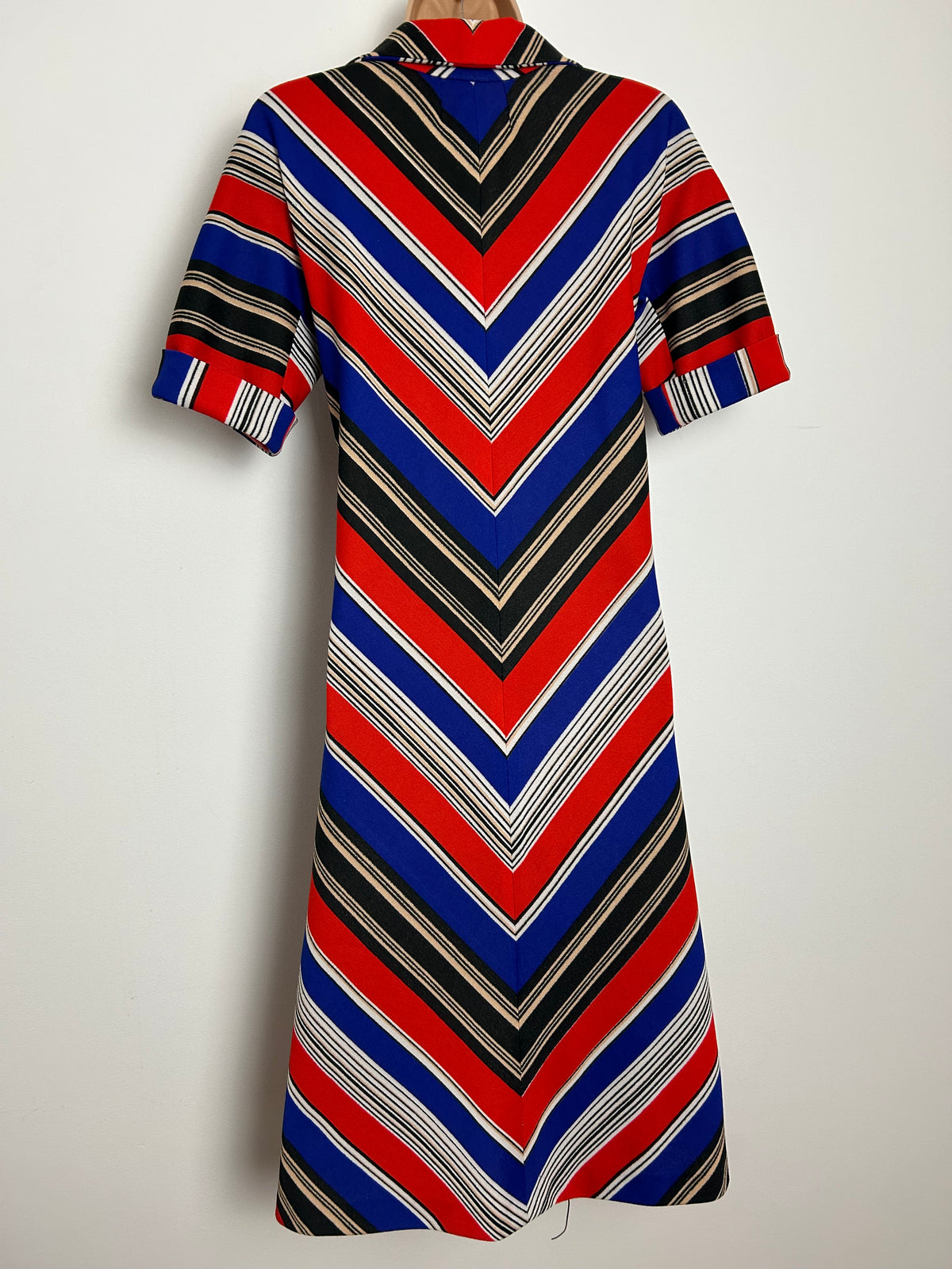 Vintage 1970s Size 10 Blue Red Black & Beige Chevron Stripe Print Zip Front Shift Mod Dress