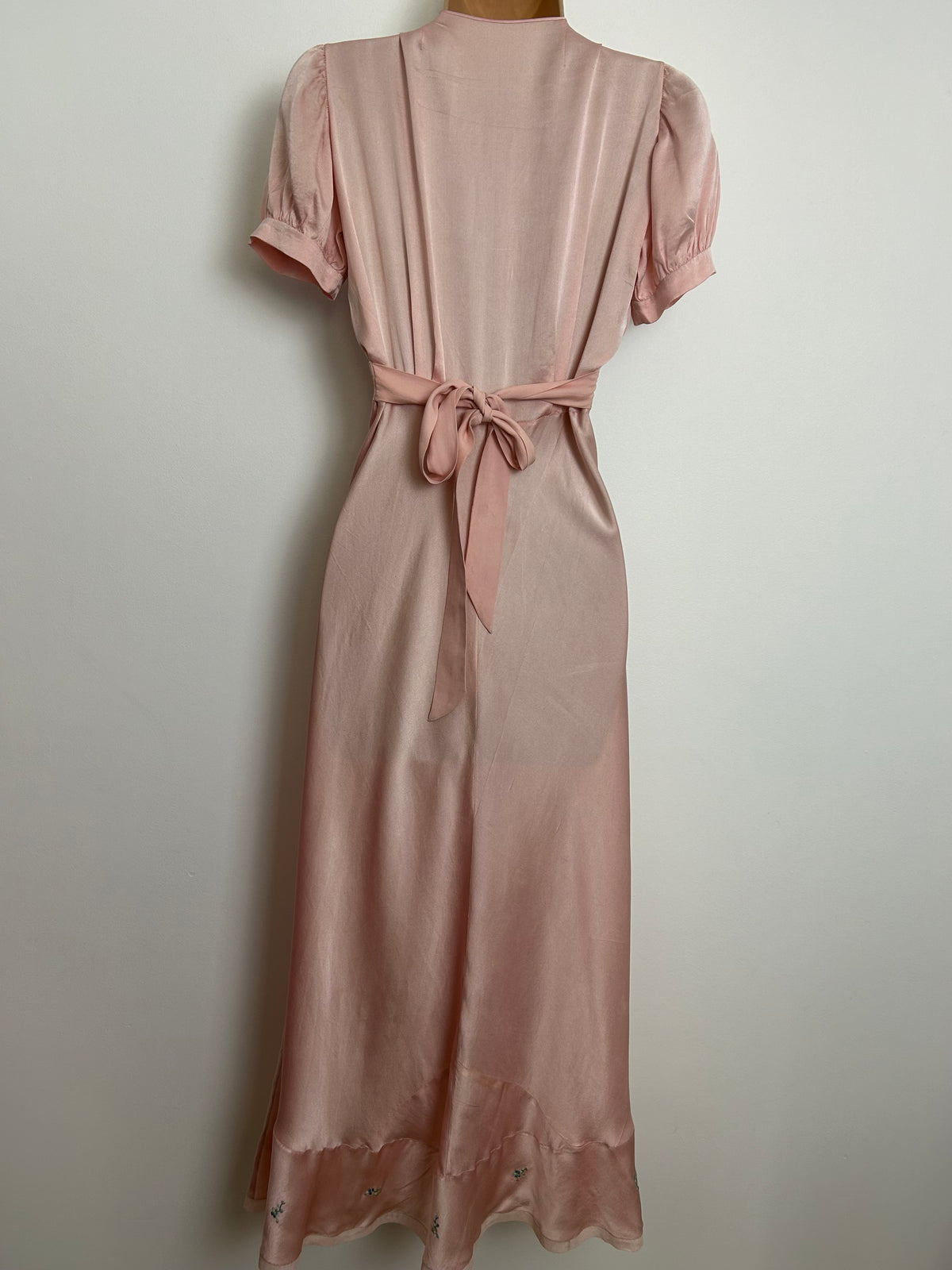 Vintage 1930s/1940s EXQUISITE Size 8 Pale Pink Silk Embroidered Nightdress