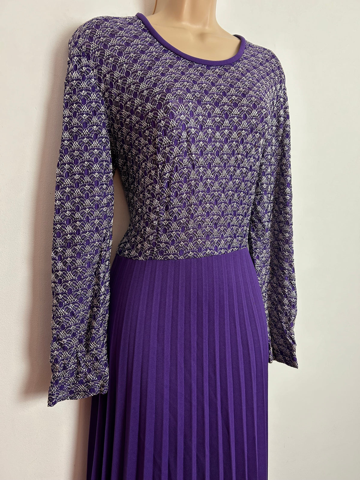 Vintage 1970s UK Size 12-14 Purple & Silver Lurex Long Sleeve Pleated Occasion Evening Maxi Dress