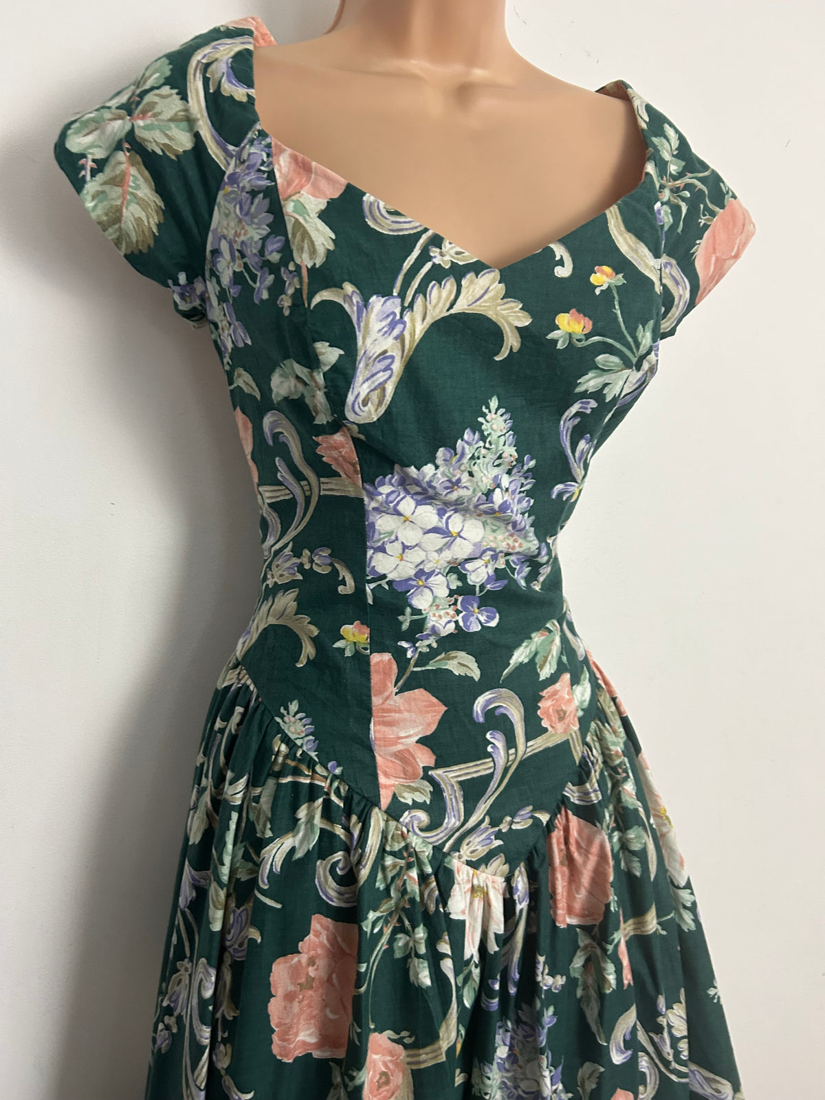 American Vintage 1980s LORALIE Size 8-10 Dark Green Coral & Violet Floral Print Cotton Dipped Hem Occasion Dress