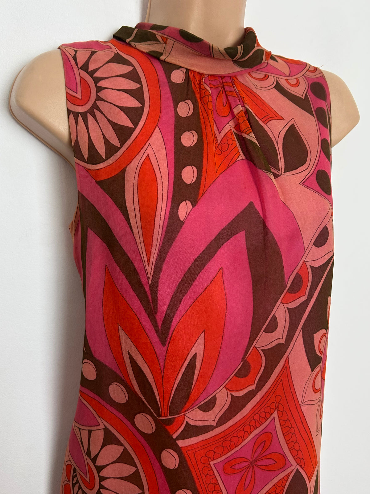 Vintage 1960s DOLLYROCKERS Size 8 Red Pink & Brown Psychedelic Abstract Print Mini Shift Dress