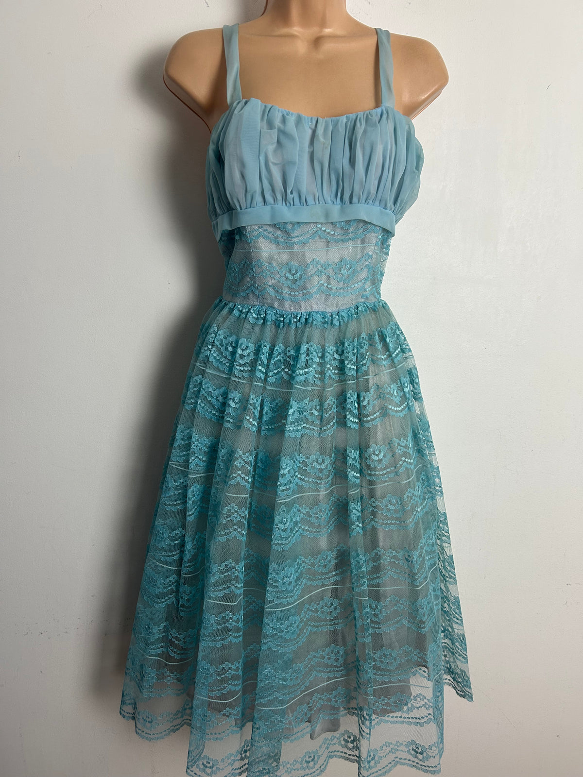 Vintage 1950s Size 6 Beautiful Powder Blue Lace Party Prom Occasion Dress