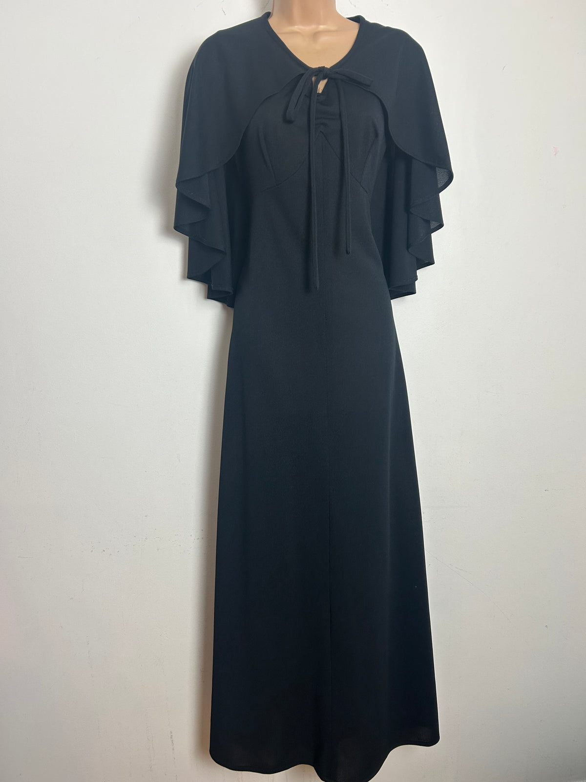 Vintage 1970s Size 12 Black Capelet Cape Sleeve Tie Neck Boho Maxi Dress