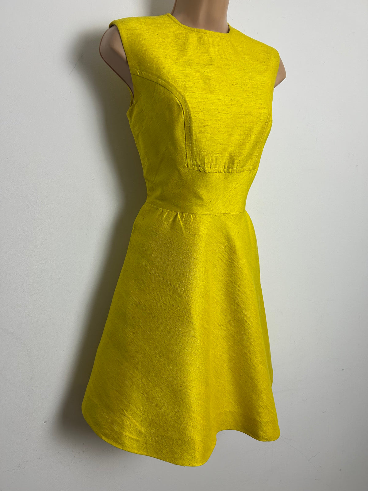 Vintage 1960s ROVILLE Size 8 Yellow Siam Silk Sleeveless Fit & Flare Mod Dress