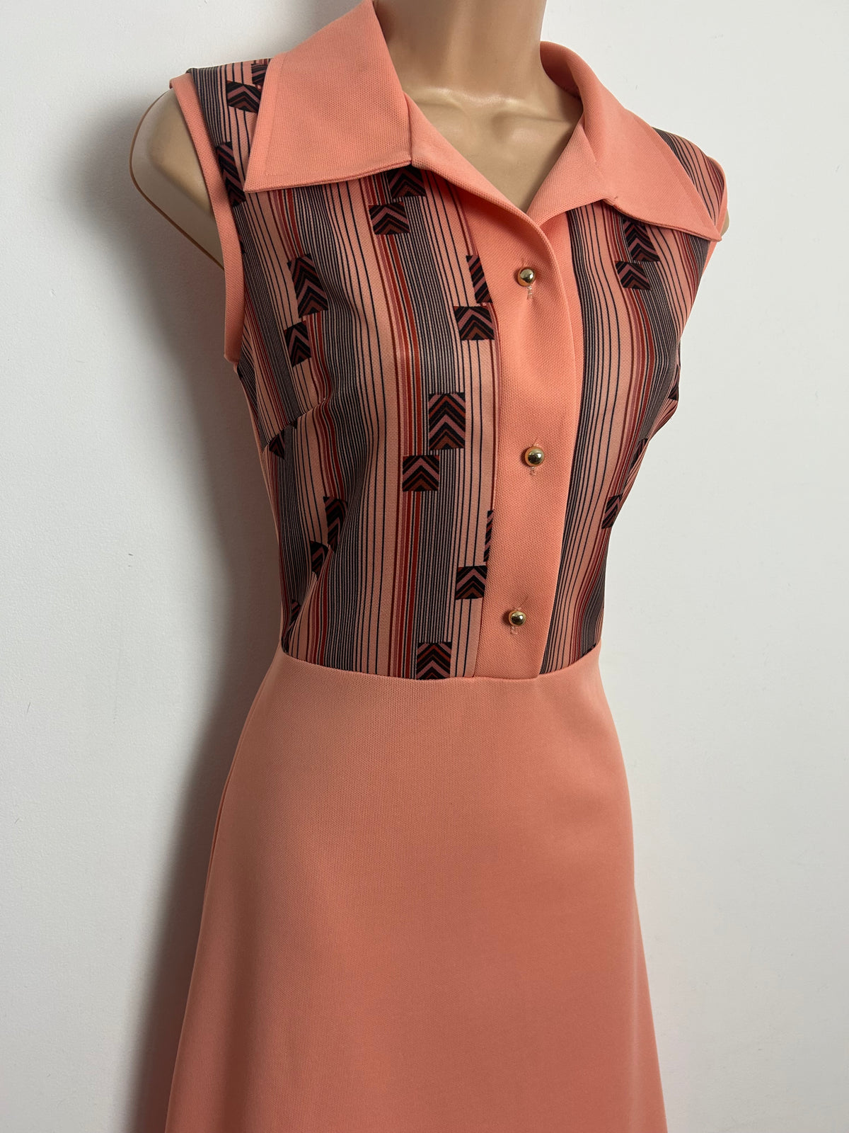Vintage 1970s DEVONSHIRE LADY Size 8-10 Peach Vertical & Chevron Stripe Pint Sleeveless Mod Dress