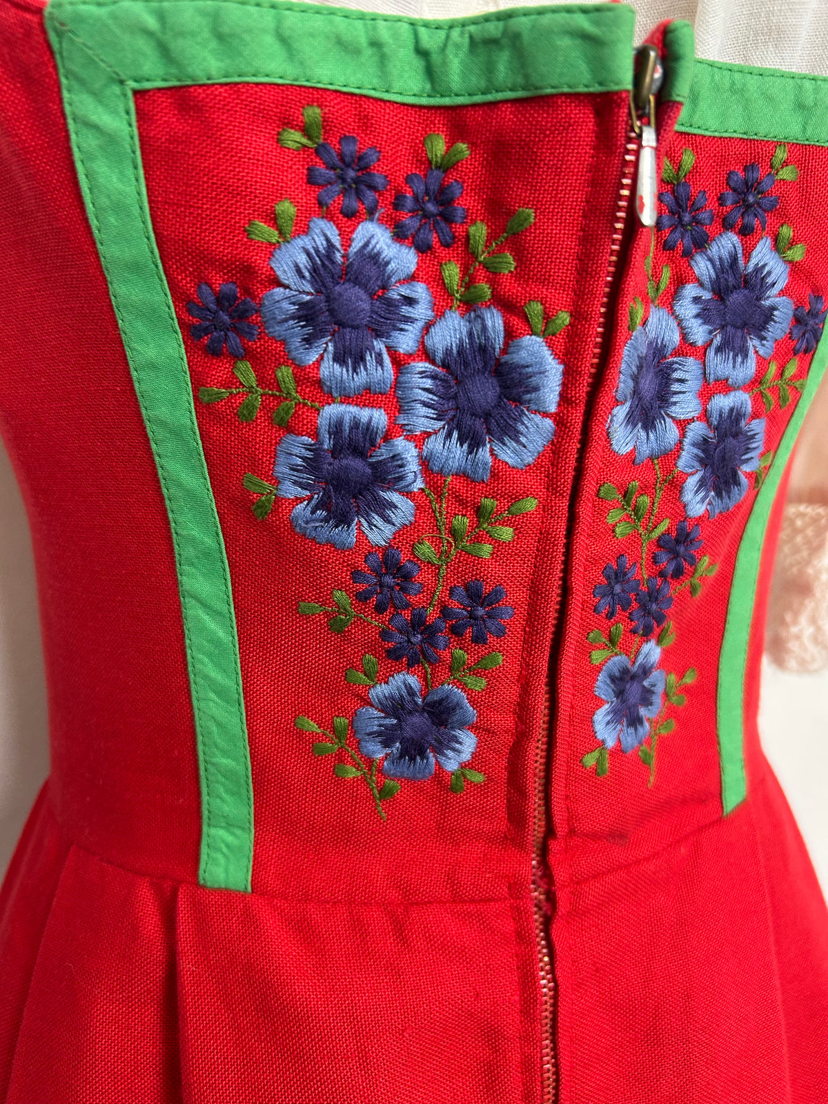 Vintage HELLER SALZBURGER TRACHTEN Size 10 Red Cotton Edelweiss Embroidered Traditional Folk Dirndl Dress