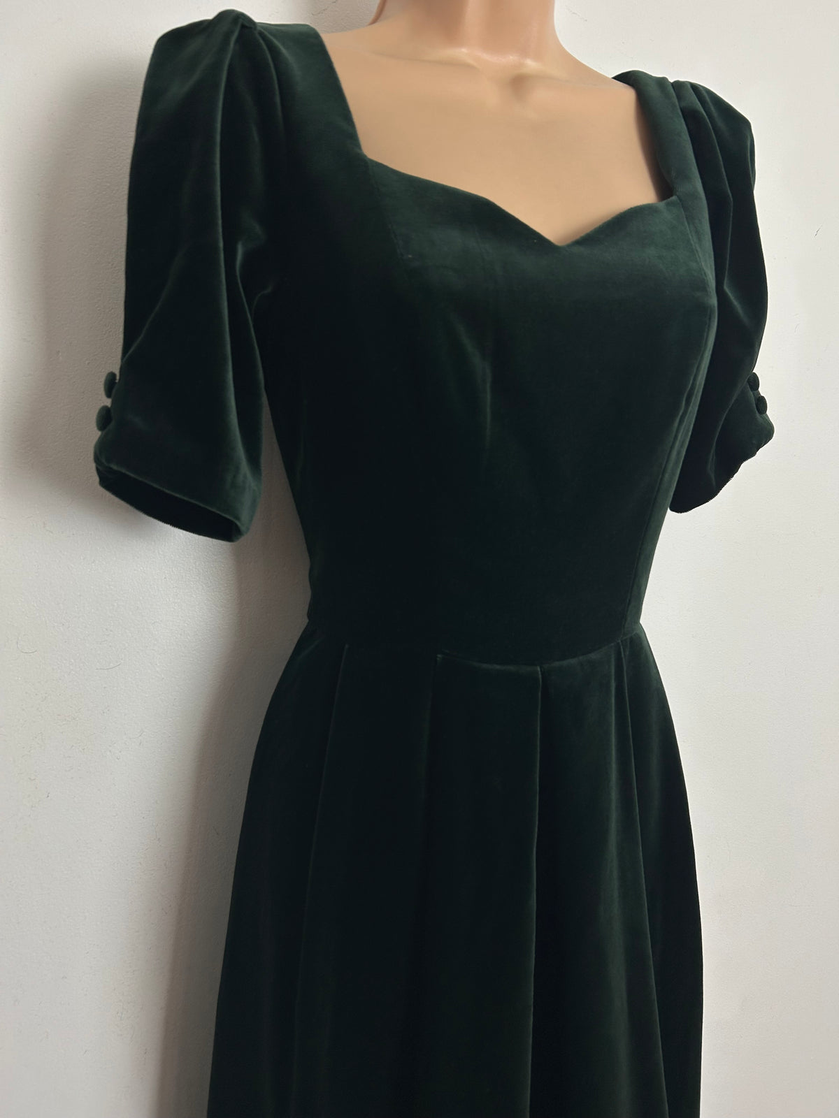 Vintage 1980s LAURA ASHLEY Size 8 (10 On Label) Bottle Green Velvet Pleated Midi Dress