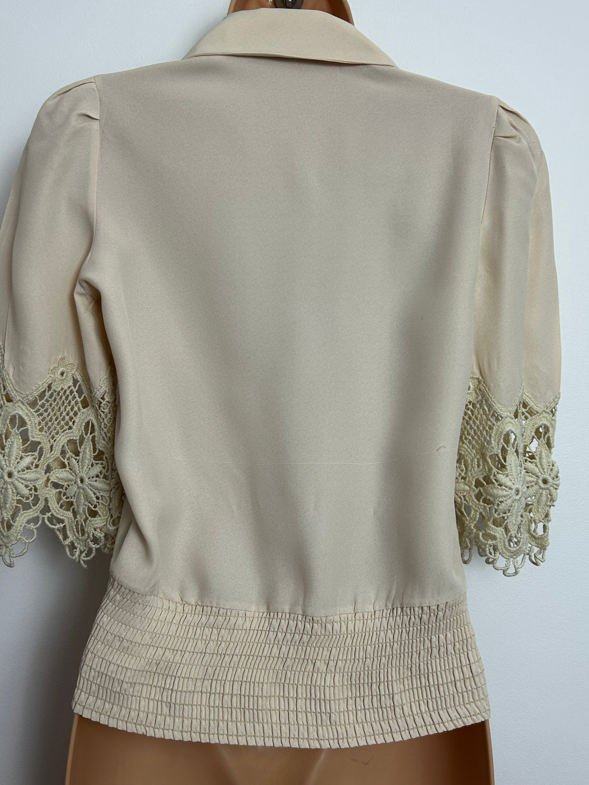 Vintage Late 1970s HARRY LAURE PARIS Size 8 Beige Crochet Lace Sleeve Shirred Waist Blouse