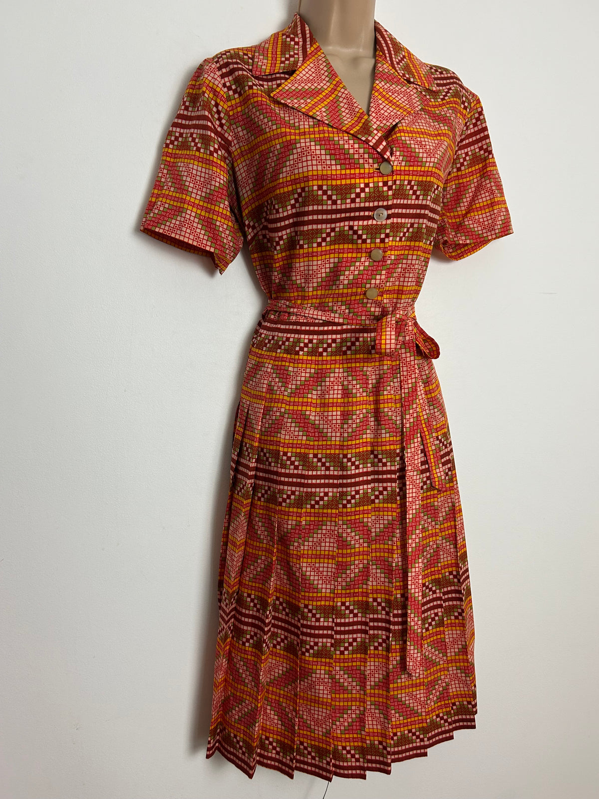 Vintage 1970s Size 14 Red Green & Yellow Abstract Geo Print Belted Pleated Mod Day Dress