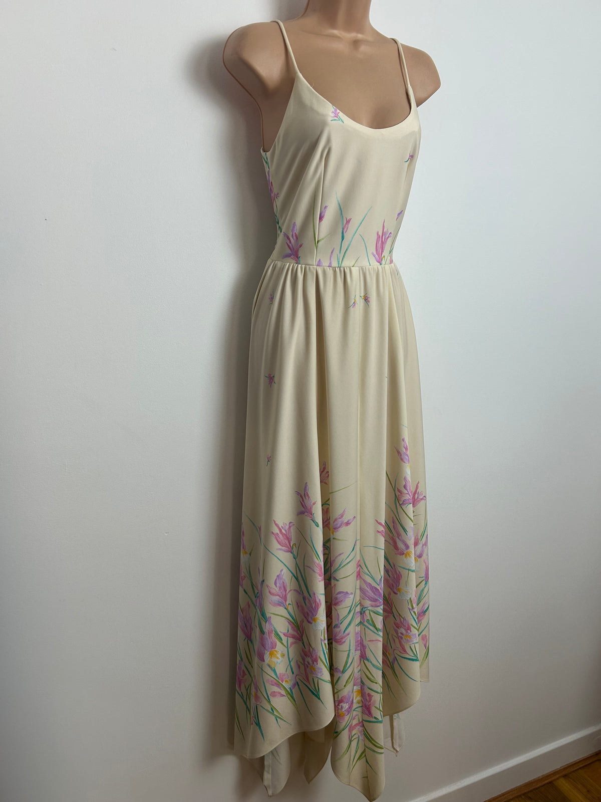 Vintage 1970s Size 6-8 Cream & Pink Iris Print Strappy Handkerchief Hem Summer Maxi Dress