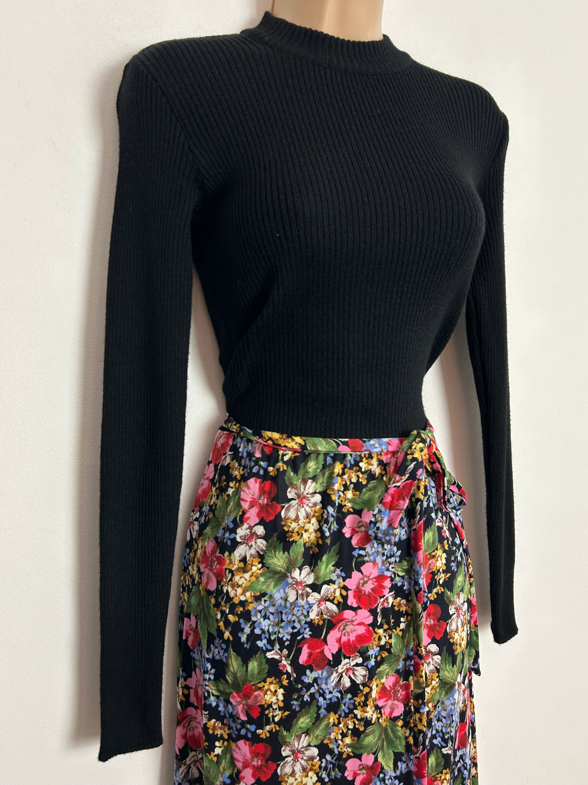 Vintage 1970s FURSTENBERG UK Size 8-10 Black Ribbed Bodice Long Sleeve Belted Floral Maxi Dress