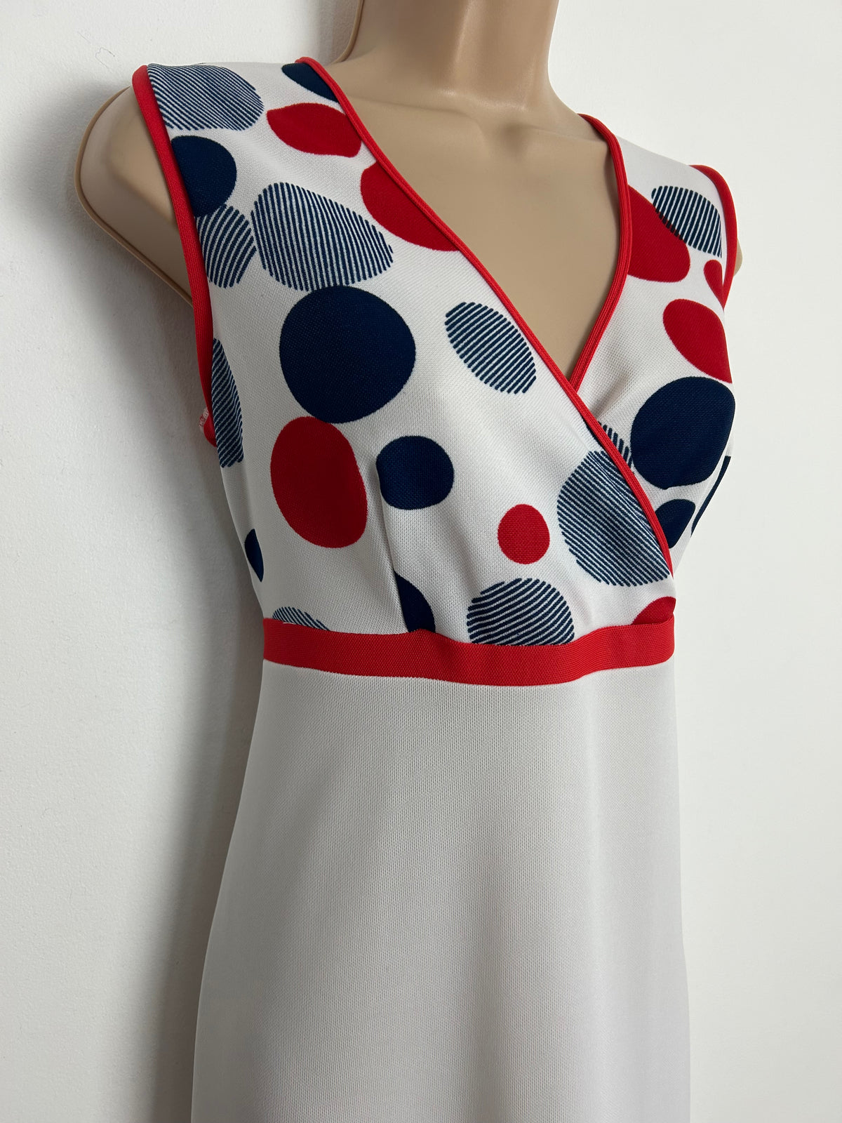 Vintage 1970s Size 14 White Navy & Red Spot Print Sleeveless Summer Maxi Dress
