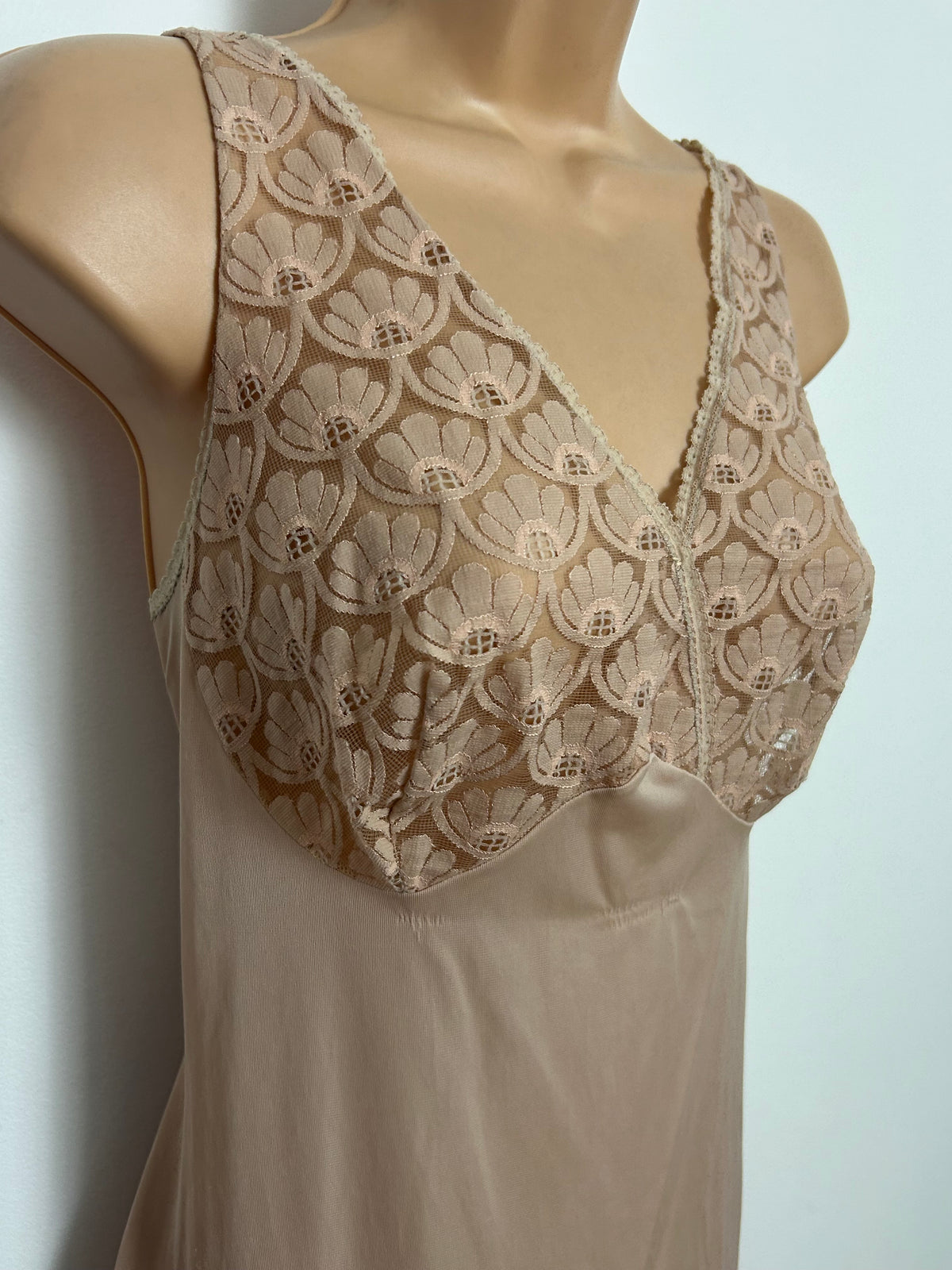 Vintage 1960s Size 12-14 Nude Beige Lace Detail Nylon Slip