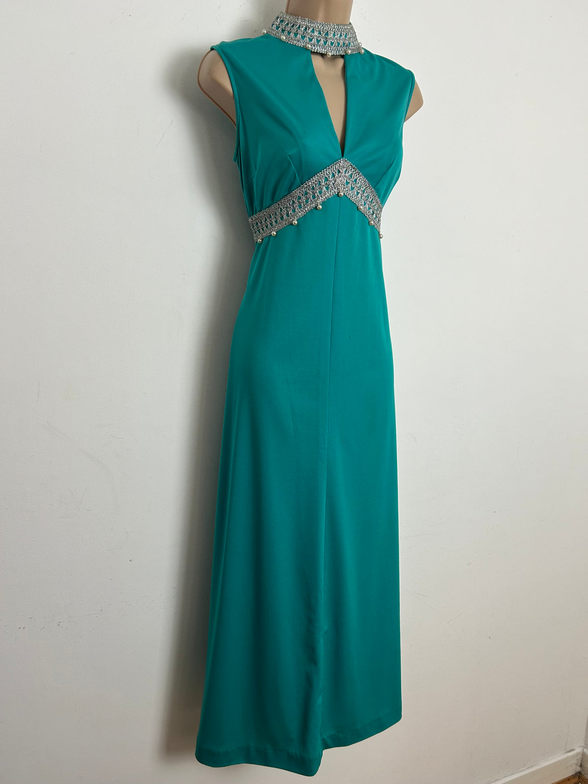 Vintage 1970s Size 10 Jade Green Silver Lace Trim Keyhole Sleeveless Occasion Maxi Dress