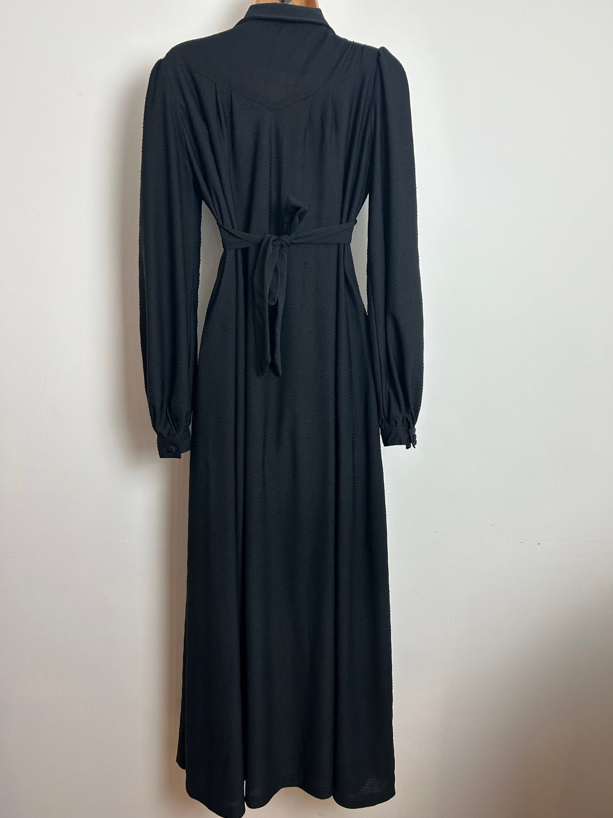 Vintage 1970s VAN ALLEN Size 10-12 Classic Black Long Sleeve Tie Back Maxi Dress