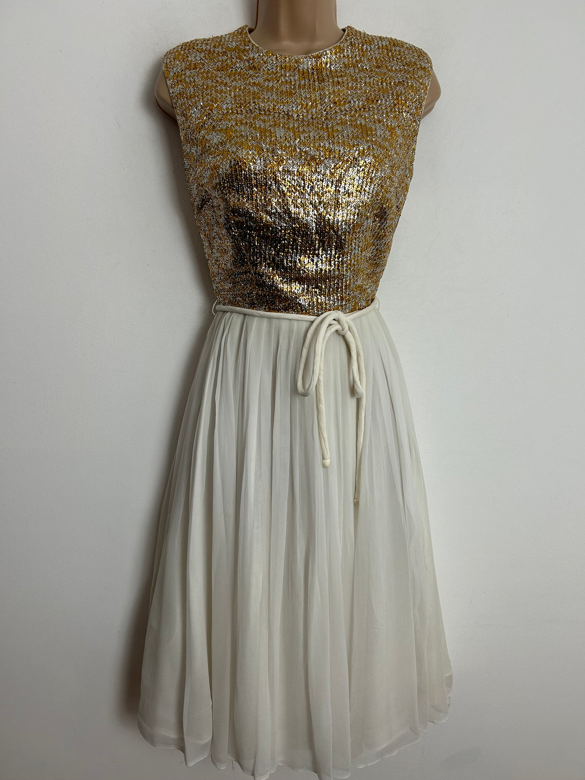 Vintage Late 1950s/Early 1960s BLANES UK Size 8 White Gold & Silver Lurex Belted Pleated Occasion Party Dress