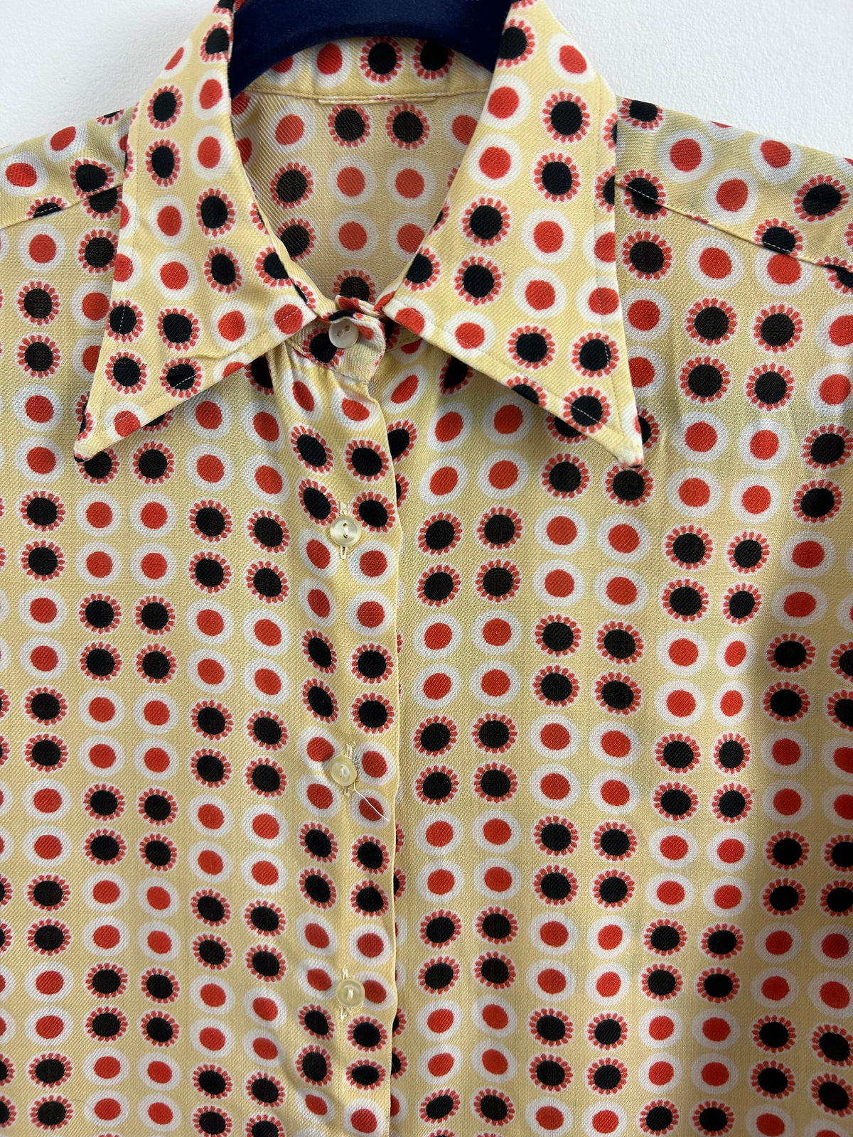 Vintage 1970s Size 12 Beige Red & Black Abstract Circle Print Long Sleeve Collared Shirt