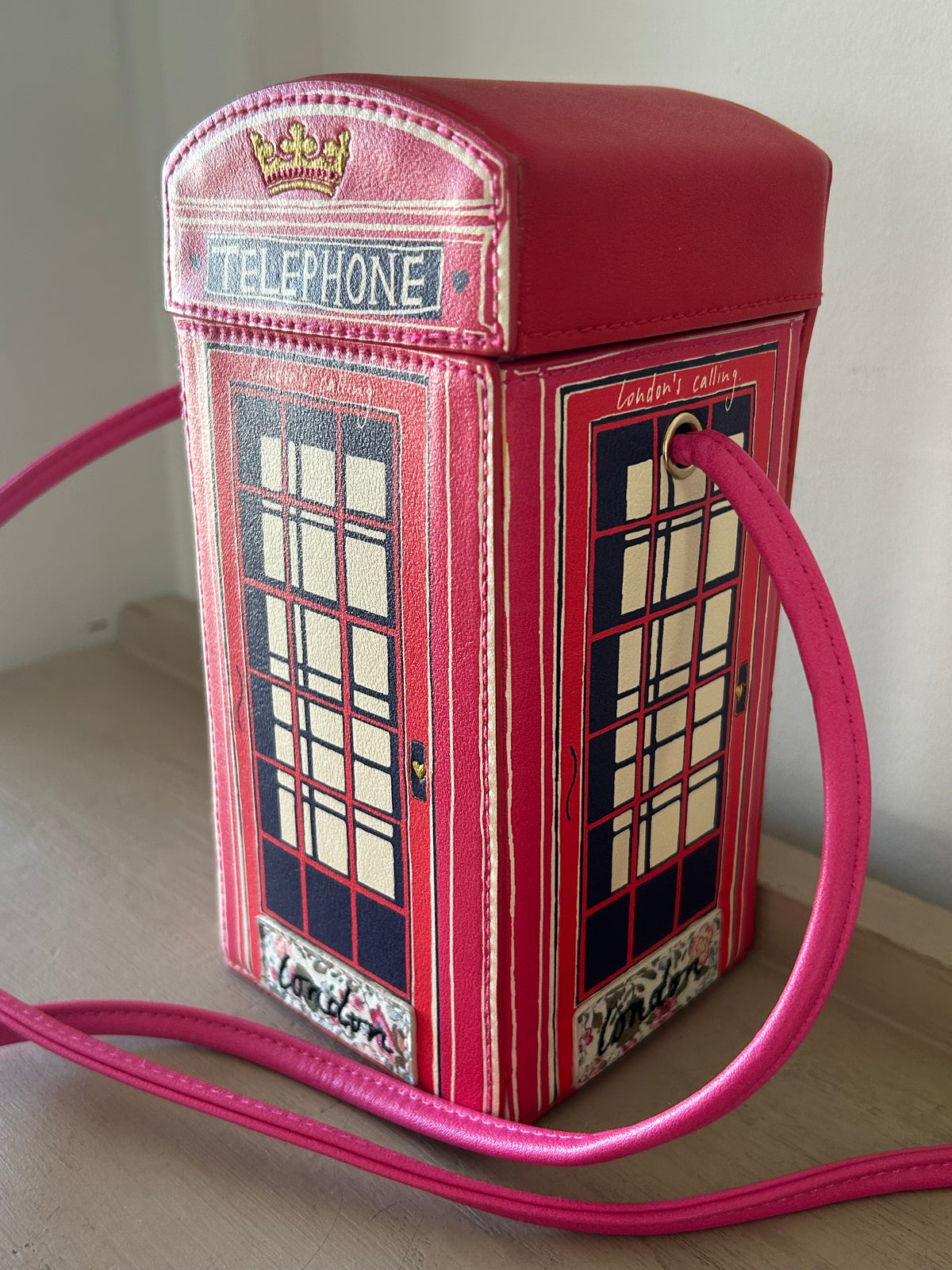 2016 ACCESSORIZE RARE "London's Calling" Red & Pink Public Telephone Box Box Bag