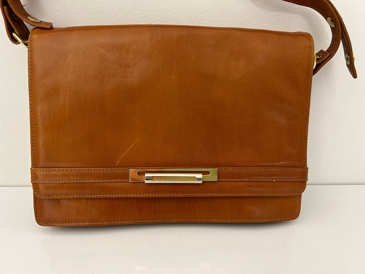 Vintage 1980s Tan Brown Gold Tone Leather Shoulder Bag With Adjustable Shoulder Strap