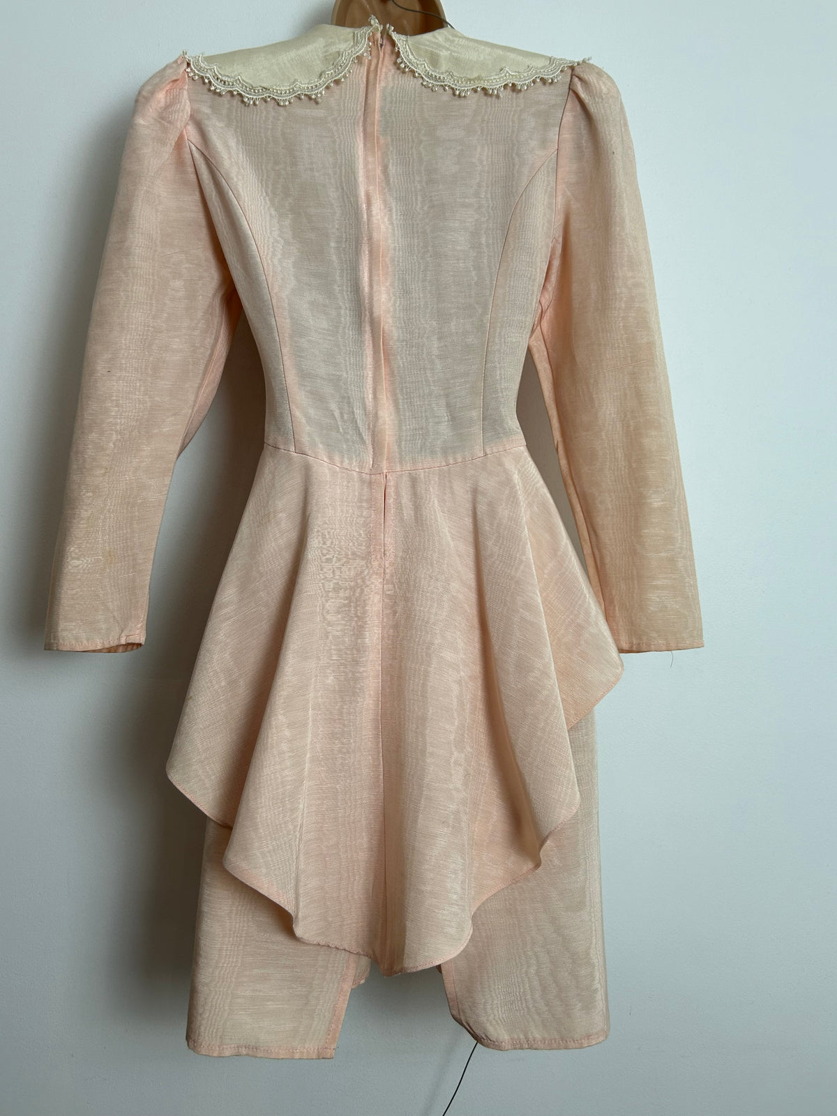 Vintage 1980s GUNNE SAX BY JESSICA McCLINTOCK UK Size 8 Peach Moire Fabric Peplum Lace Collar Dress