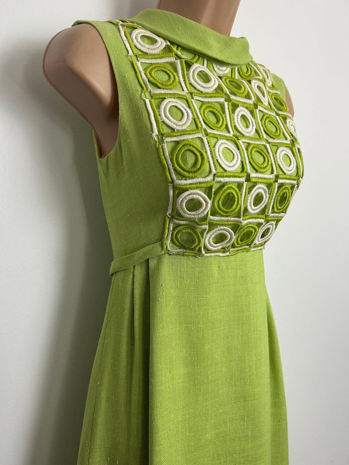 Vintage 1960s Size 6 Lime Green & White Embroidered Cut Out Panel Detail Occasion Maxi Dress