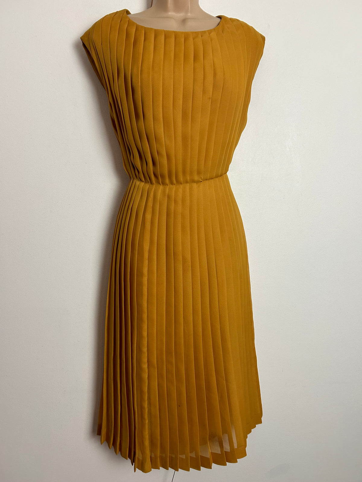 Vintage Late 1950s/Early 1960s UK Size 12 Mustard Yellow Pleated Sleeveless Dress