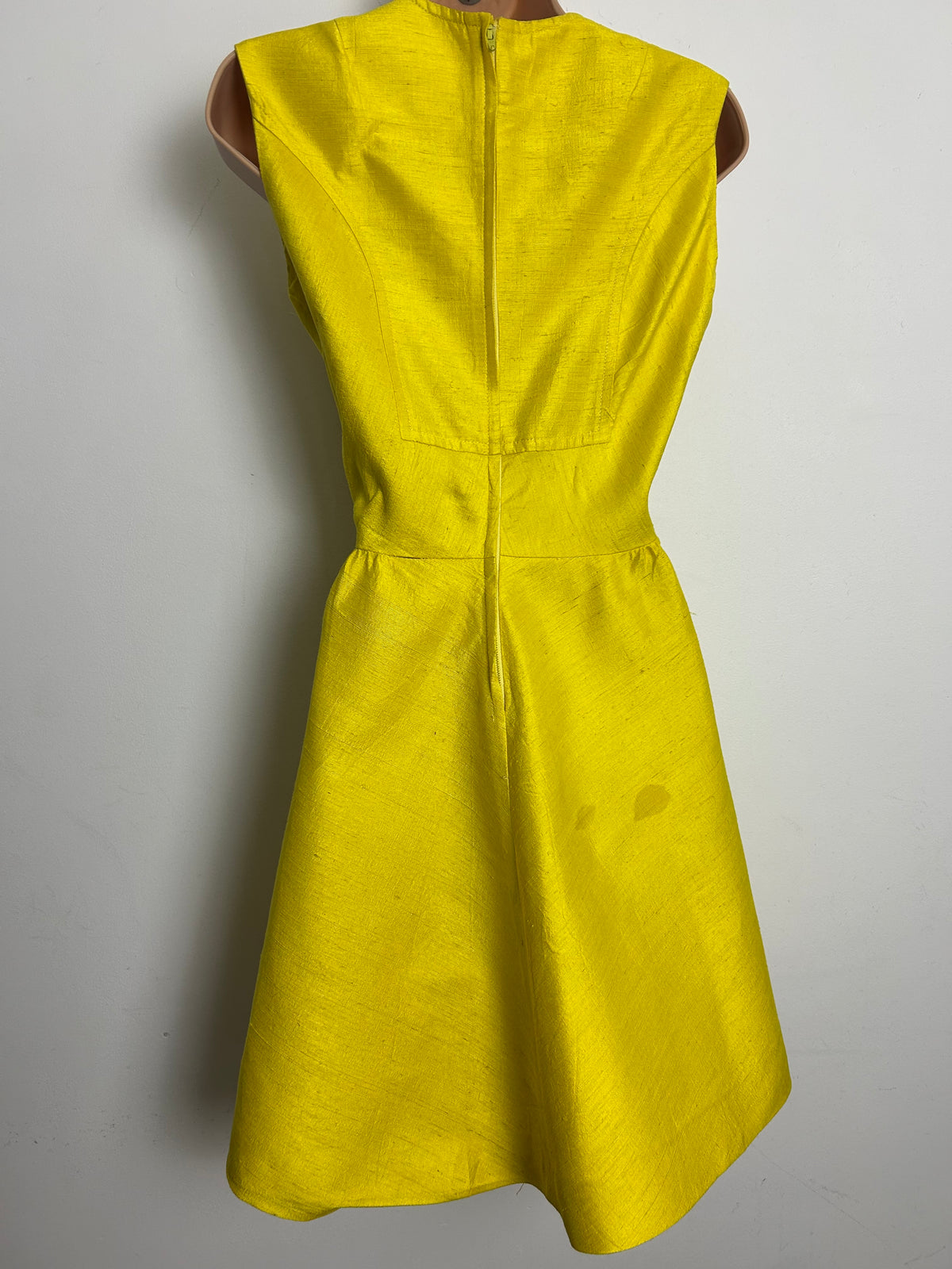 Vintage 1960s ROVILLE Size 8 Yellow Siam Silk Sleeveless Fit & Flare Mod Dress