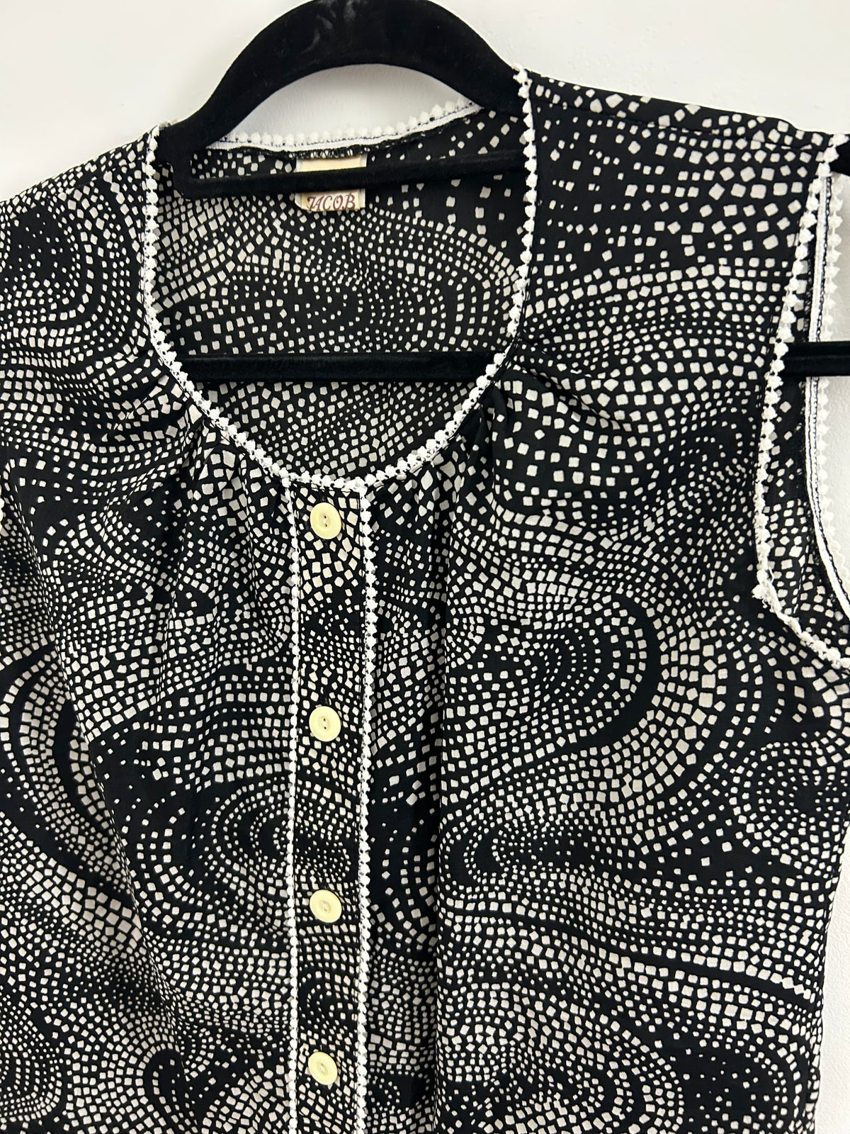 Vintage 1970s JACOB Size 12 Pretty Black & White Abstract Geo Print Sleeveless Blouse/Top