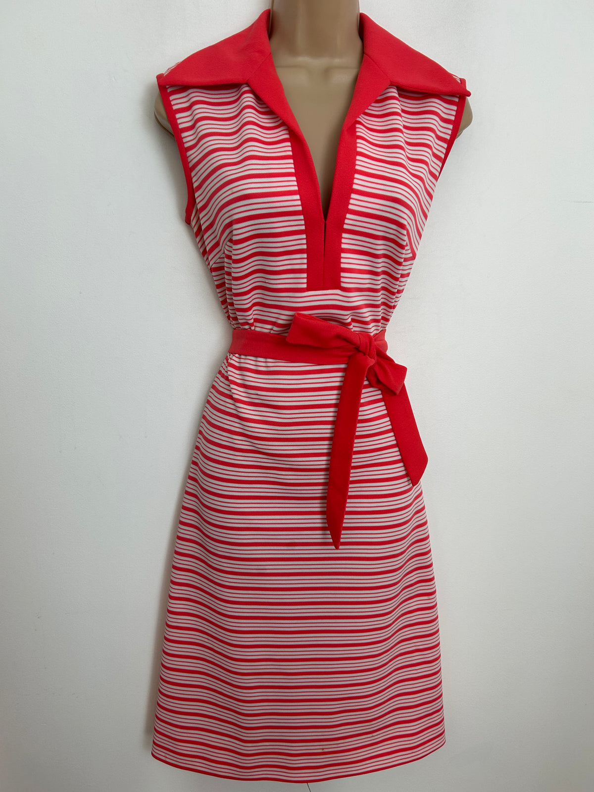 Vintage 1970s Size 12-14 Dark Pink & White Stripe Print Sleeveless Belted Mod Dress